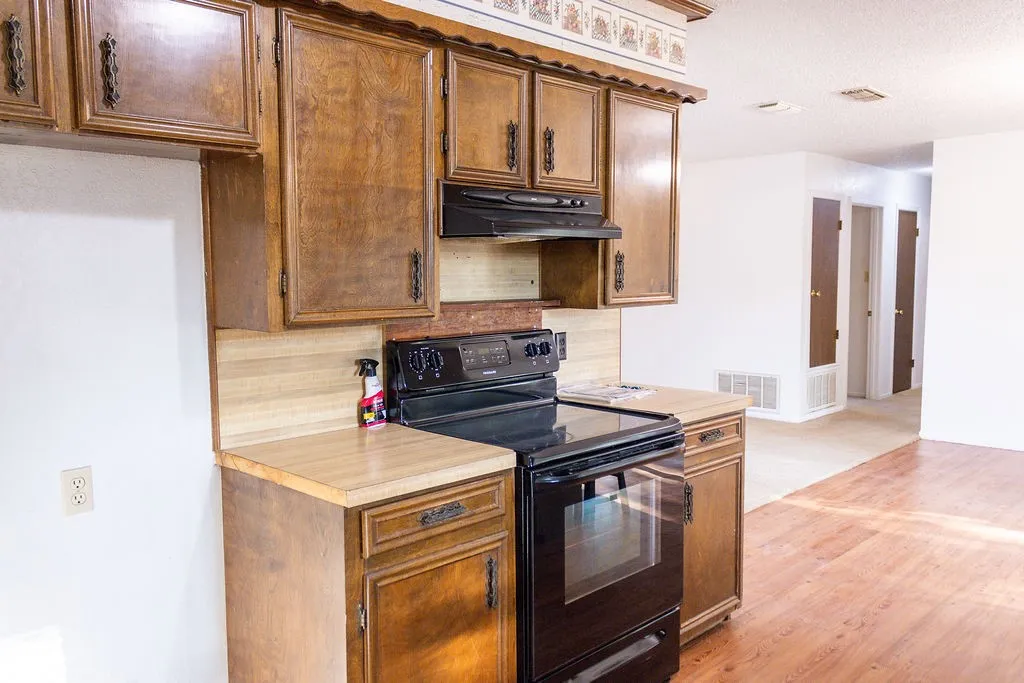 Single Family Residence For Sale in Stephens County , 503 N Harding Street, Breckenridge, Texas 76424, 3 Bedroom, 2 Bathroom, Garage spaces, 1,296 Sqft, built in 1978, mls#21398235, Real Estate Agent in Breckenridge, Homes For Sale in Stephens county, Homes For Sale in Breckenridge, Realtor in Breckenridge Texas, Real Estate Brokerage Independent Realty Texas, Luminita Cordes Realtor