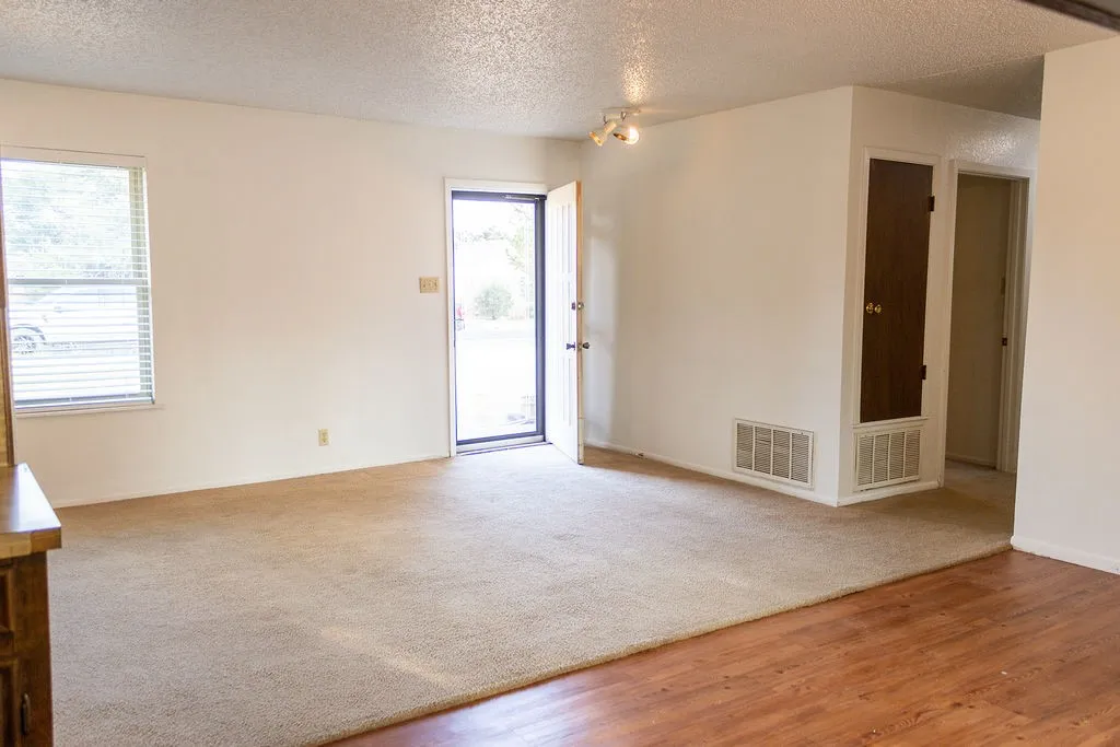 Single Family Residence For Sale in Stephens County , 503 N Harding Street, Breckenridge, Texas 76424, 3 Bedroom, 2 Bathroom, Garage spaces, 1,296 Sqft, built in 1978, mls#21398235, Real Estate Agent in Breckenridge, Homes For Sale in Stephens county, Homes For Sale in Breckenridge, Realtor in Breckenridge Texas, Real Estate Brokerage Independent Realty Texas, Luminita Cordes Realtor