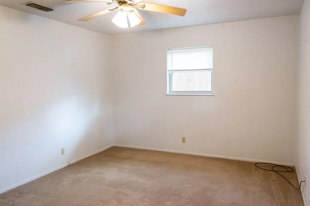 Single Family Residence For Sale in Stephens County , 503 N Harding Street, Breckenridge, Texas 76424, 3 Bedroom, 2 Bathroom, Garage spaces, 1,296 Sqft, built in 1978, mls#21398235, Real Estate Agent in Breckenridge, Homes For Sale in Stephens county, Homes For Sale in Breckenridge, Realtor in Breckenridge Texas, Real Estate Brokerage Independent Realty Texas, Luminita Cordes Realtor