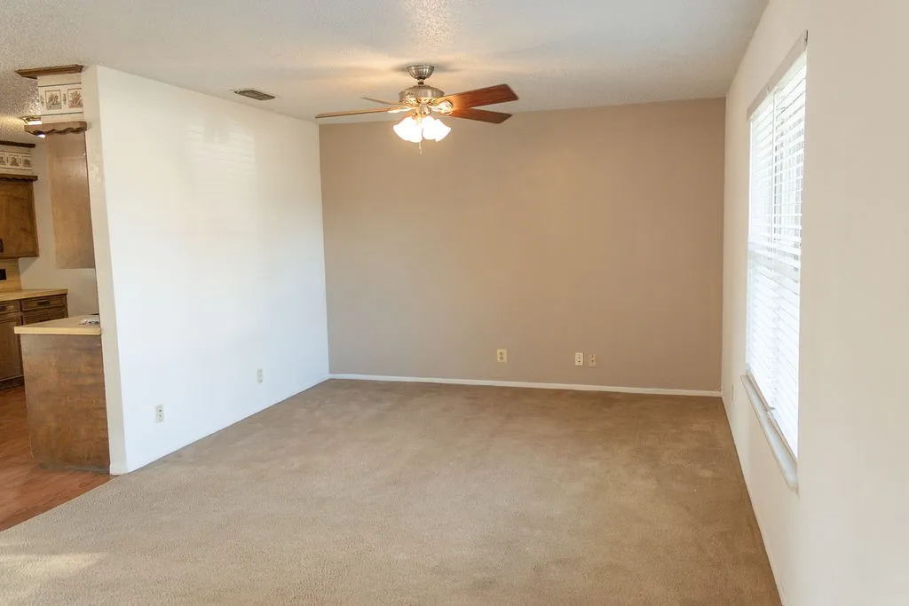 Single Family Residence For Sale in Stephens County , 503 N Harding Street, Breckenridge, Texas 76424, 3 Bedroom, 2 Bathroom, Garage spaces, 1,296 Sqft, built in 1978, mls#21398235, Real Estate Agent in Breckenridge, Homes For Sale in Stephens county, Homes For Sale in Breckenridge, Realtor in Breckenridge Texas, Real Estate Brokerage Independent Realty Texas, Luminita Cordes Realtor