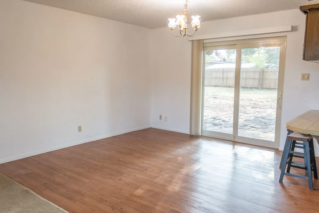 Single Family Residence For Sale in Stephens County , 503 N Harding Street, Breckenridge, Texas 76424, 3 Bedroom, 2 Bathroom, Garage spaces, 1,296 Sqft, built in 1978, mls#21398235, Real Estate Agent in Breckenridge, Homes For Sale in Stephens county, Homes For Sale in Breckenridge, Realtor in Breckenridge Texas, Real Estate Brokerage Independent Realty Texas, Luminita Cordes Realtor
