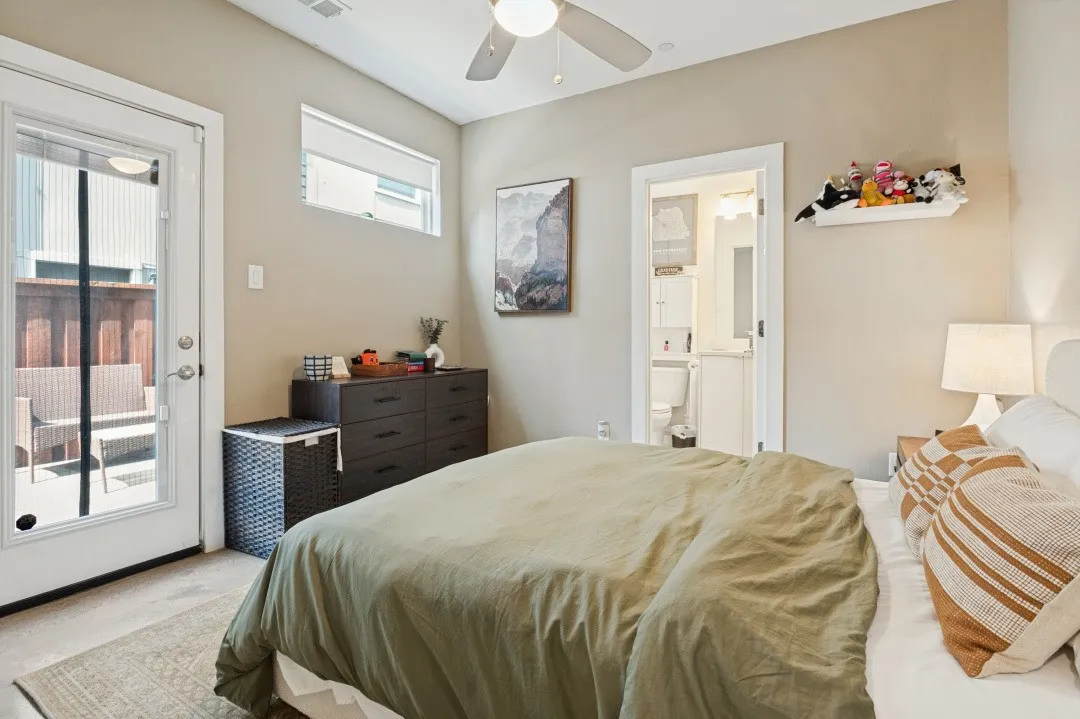 Single Family Residence For Rent in Dallas County , 2314 N Carroll Avenue 101, Dallas, Texas 75204, 3 Bedroom, 4 Bathroom, 2 Garage spaces, 1,801 Sqft, built in 2017, mls#21398007, Real Estate Agent in Dallas, Homes For Rent in Dallas county, Homes For Rent in Dallas, Realtor in Dallas Texas, Real Estate Brokerage Independent Realty Texas, Luminita Cordes Realtor