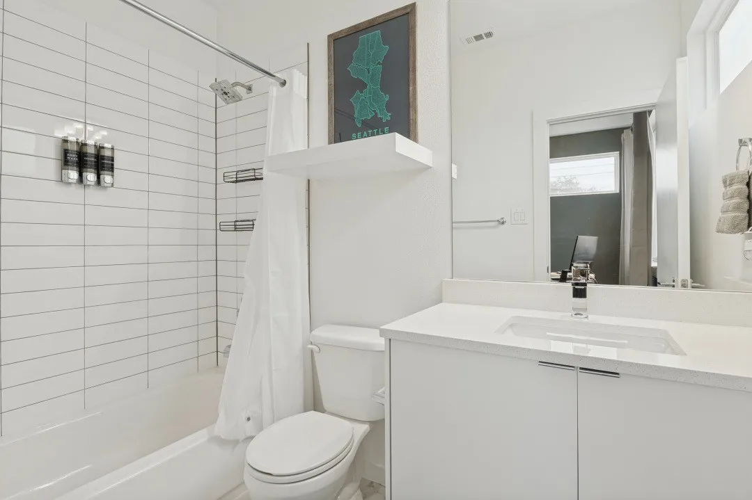 Single Family Residence For Rent in Dallas County , 2314 N Carroll Avenue 101, Dallas, Texas 75204, 3 Bedroom, 4 Bathroom, 2 Garage spaces, 1,801 Sqft, built in 2017, mls#21398007, Real Estate Agent in Dallas, Homes For Rent in Dallas county, Homes For Rent in Dallas, Realtor in Dallas Texas, Real Estate Brokerage Independent Realty Texas, Luminita Cordes Realtor