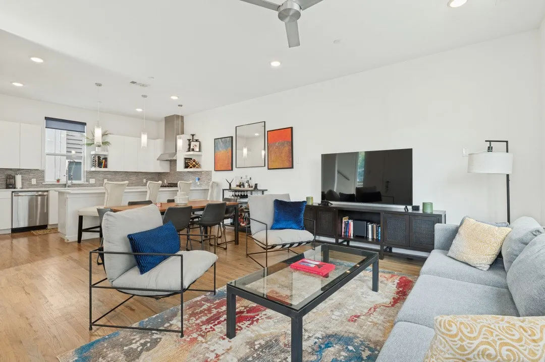 Single Family Residence For Rent in Dallas County , 2314 N Carroll Avenue 101, Dallas, Texas 75204, 3 Bedroom, 4 Bathroom, 2 Garage spaces, 1,801 Sqft, built in 2017, mls#21398007, Real Estate Agent in Dallas, Homes For Rent in Dallas county, Homes For Rent in Dallas, Realtor in Dallas Texas, Real Estate Brokerage Independent Realty Texas, Luminita Cordes Realtor