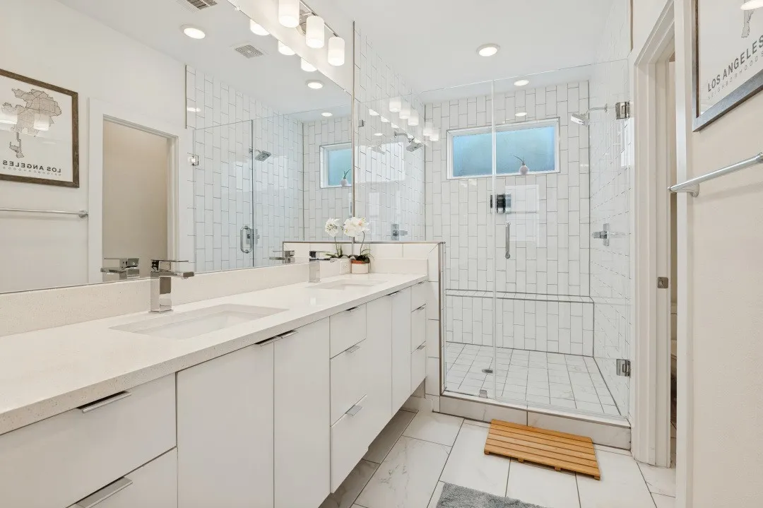 Single Family Residence For Rent in Dallas County , 2314 N Carroll Avenue 101, Dallas, Texas 75204, 3 Bedroom, 4 Bathroom, 2 Garage spaces, 1,801 Sqft, built in 2017, mls#21398007, Real Estate Agent in Dallas, Homes For Rent in Dallas county, Homes For Rent in Dallas, Realtor in Dallas Texas, Real Estate Brokerage Independent Realty Texas, Luminita Cordes Realtor