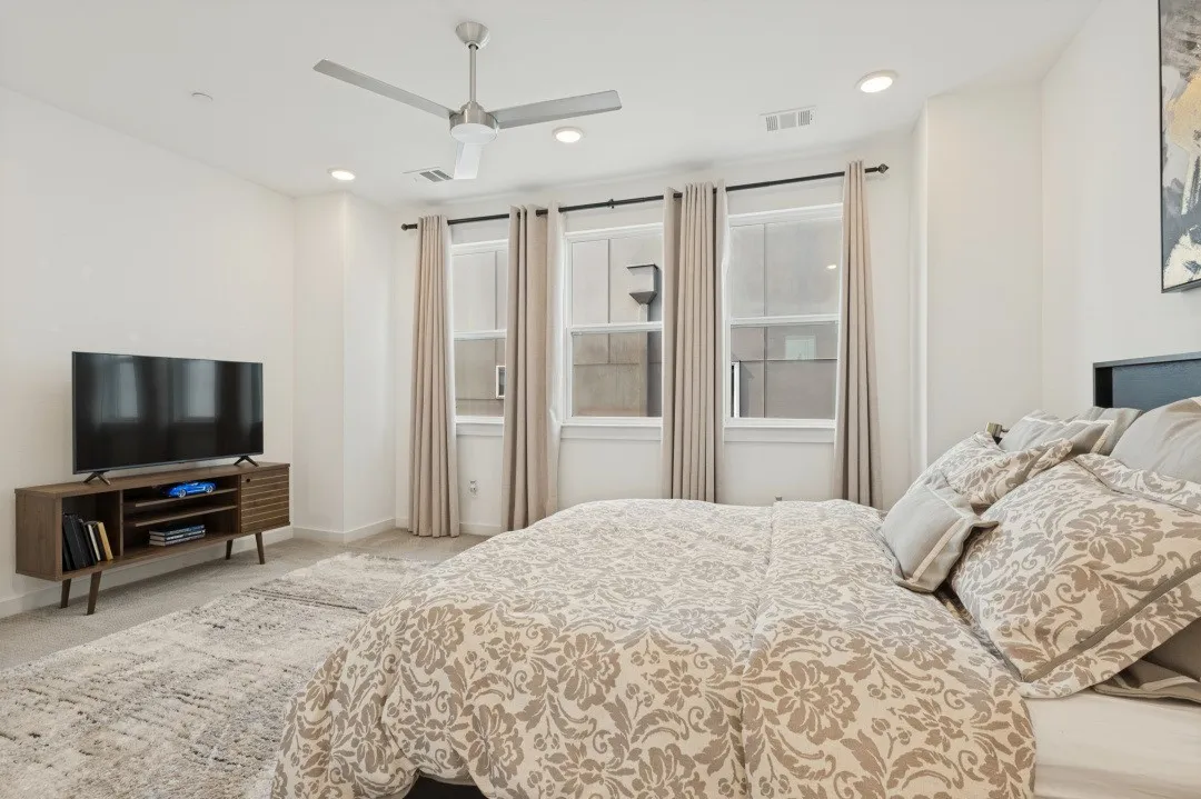 Single Family Residence For Rent in Dallas County , 2314 N Carroll Avenue 101, Dallas, Texas 75204, 3 Bedroom, 4 Bathroom, 2 Garage spaces, 1,801 Sqft, built in 2017, mls#21398007, Real Estate Agent in Dallas, Homes For Rent in Dallas county, Homes For Rent in Dallas, Realtor in Dallas Texas, Real Estate Brokerage Independent Realty Texas, Luminita Cordes Realtor