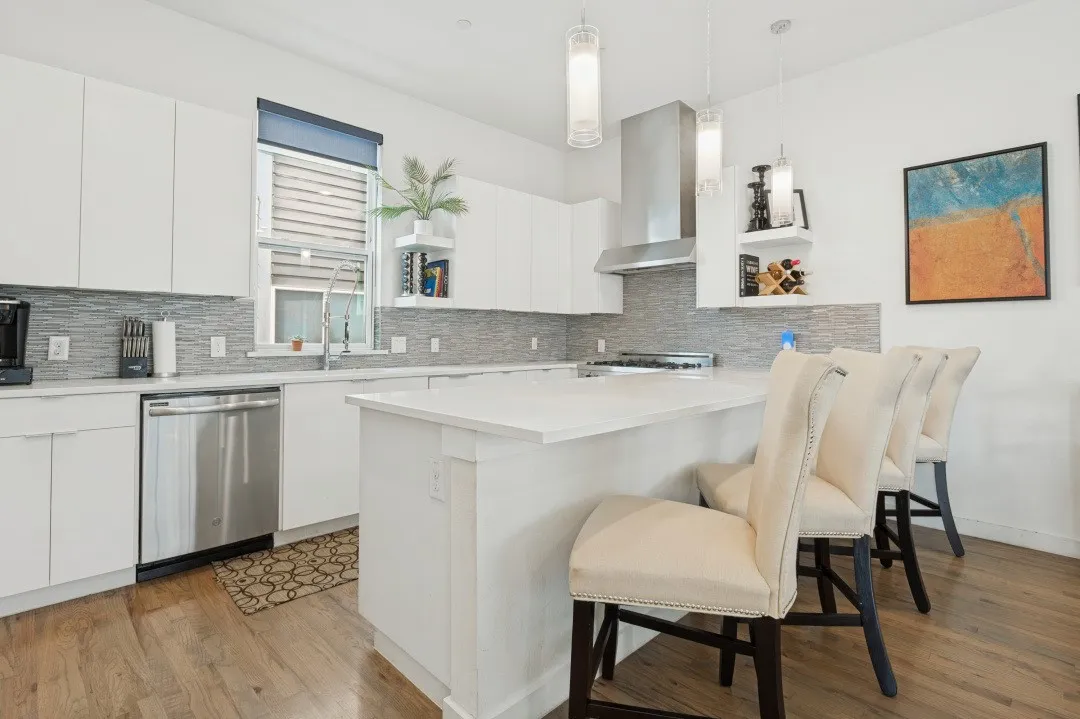 Single Family Residence For Rent in Dallas County , 2314 N Carroll Avenue 101, Dallas, Texas 75204, 3 Bedroom, 4 Bathroom, 2 Garage spaces, 1,801 Sqft, built in 2017, mls#21398007, Real Estate Agent in Dallas, Homes For Rent in Dallas county, Homes For Rent in Dallas, Realtor in Dallas Texas, Real Estate Brokerage Independent Realty Texas, Luminita Cordes Realtor