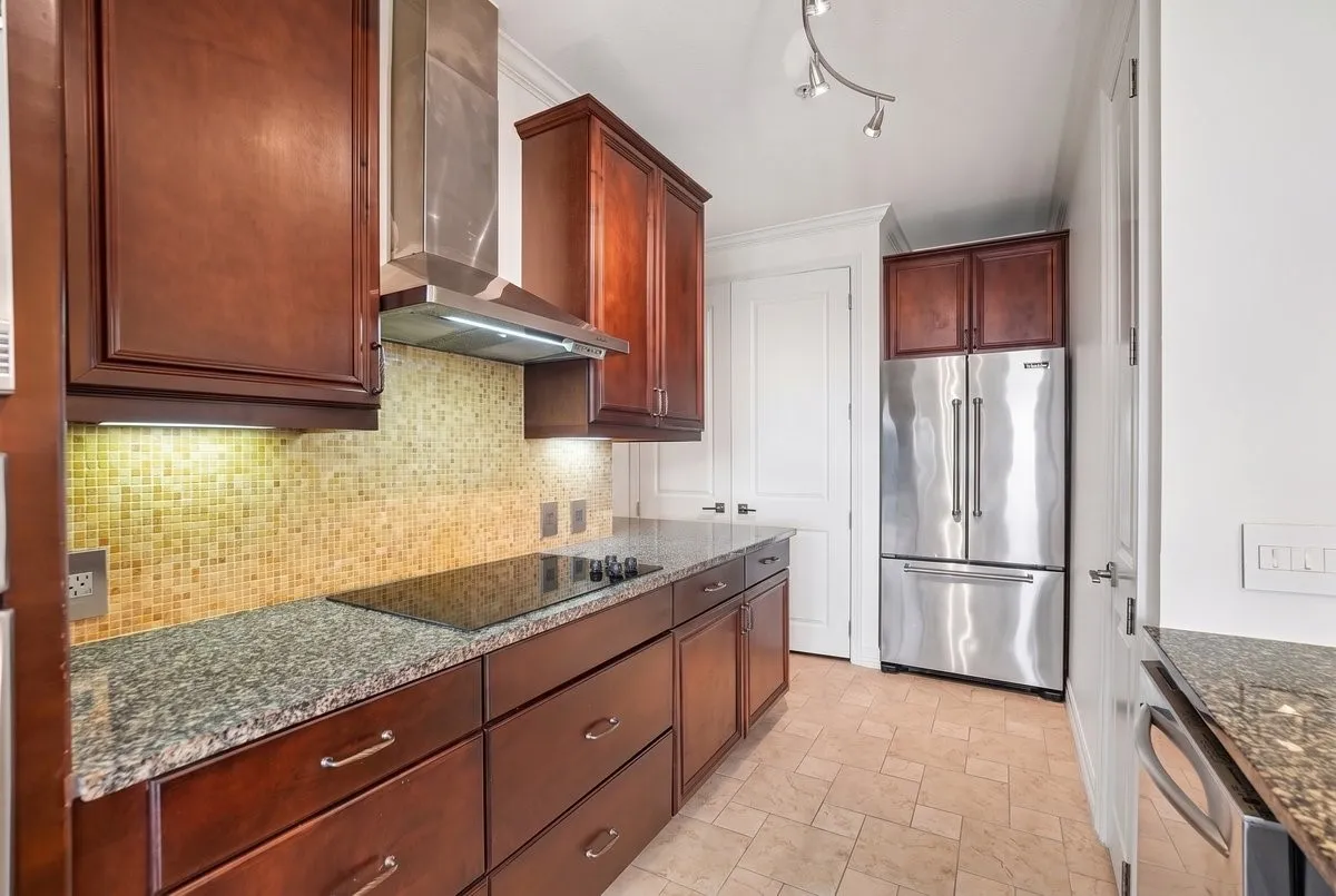 Condominium For Sale in Dallas County , 8616 Turtle Creek Boulevard 323, Dallas, Texas 75225, 2 Bedroom, 3 Bathroom, 2 Garage spaces, 1,288 Sqft, built in 2006, mls#21395554, Real Estate Agent in Dallas, Homes For Sale in Dallas county, Homes For Sale in Dallas, Realtor in Dallas Texas, Real Estate Brokerage Independent Realty Texas, Luminita Cordes Realtor