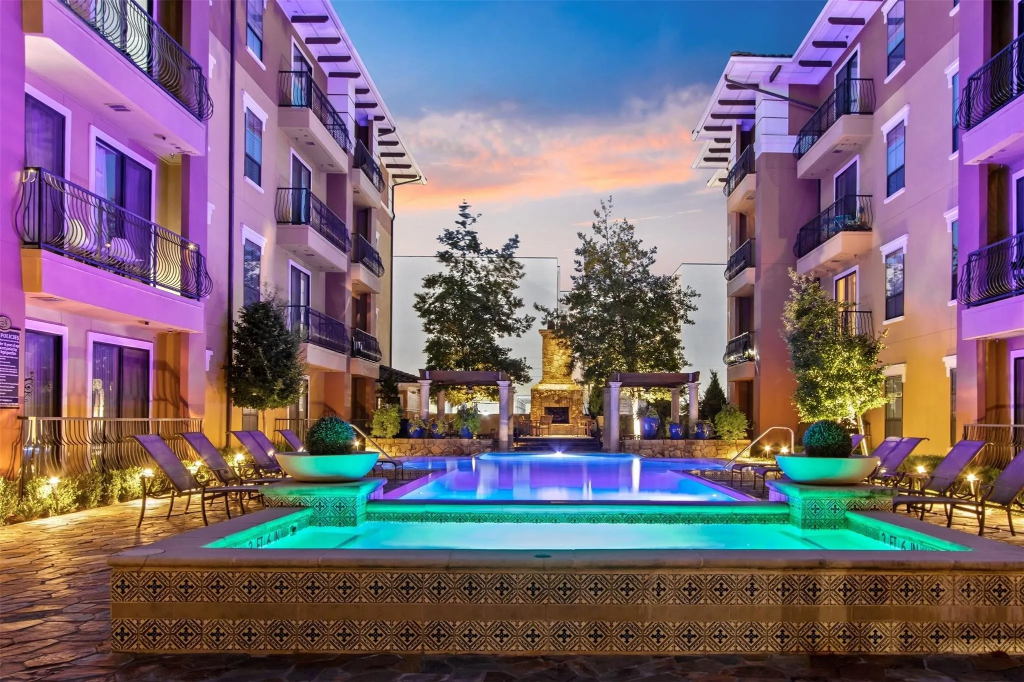 Condominium For Sale in Dallas County , 8616 Turtle Creek Boulevard 323, Dallas, Texas 75225, 2 Bedroom, 3 Bathroom, 2 Garage spaces, 1,288 Sqft, built in 2006, mls#21395554, Real Estate Agent in Dallas, Homes For Sale in Dallas county, Homes For Sale in Dallas, Realtor in Dallas Texas, Real Estate Brokerage Independent Realty Texas, Luminita Cordes Realtor
