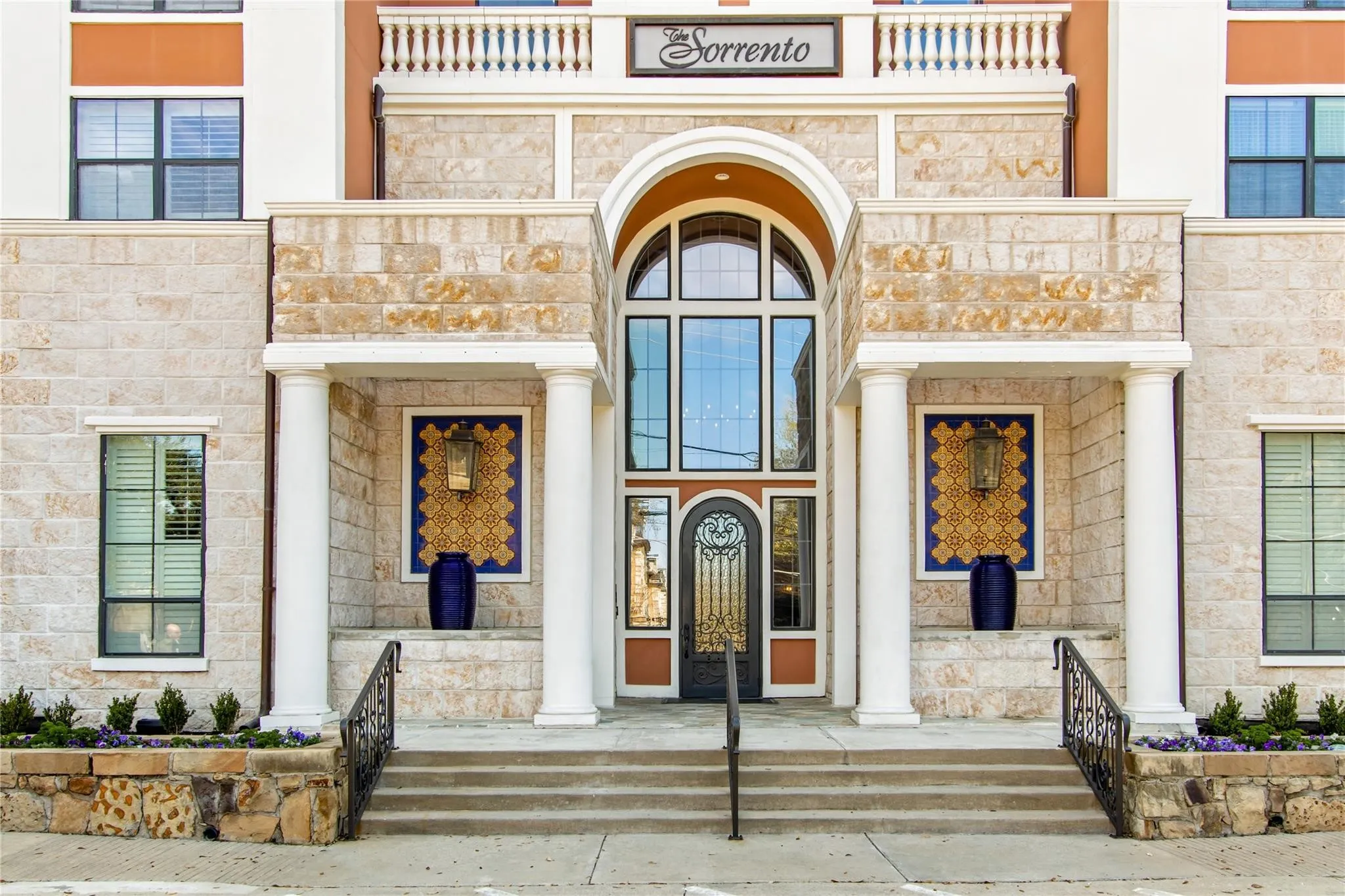 Condominium For Sale in Dallas County , 8616 Turtle Creek Boulevard 323, Dallas, Texas 75225, 2 Bedroom, 3 Bathroom, 2 Garage spaces, 1,288 Sqft, built in 2006, mls#21395554, Real Estate Agent in Dallas, Homes For Sale in Dallas county, Homes For Sale in Dallas, Realtor in Dallas Texas, Real Estate Brokerage Independent Realty Texas, Luminita Cordes Realtor