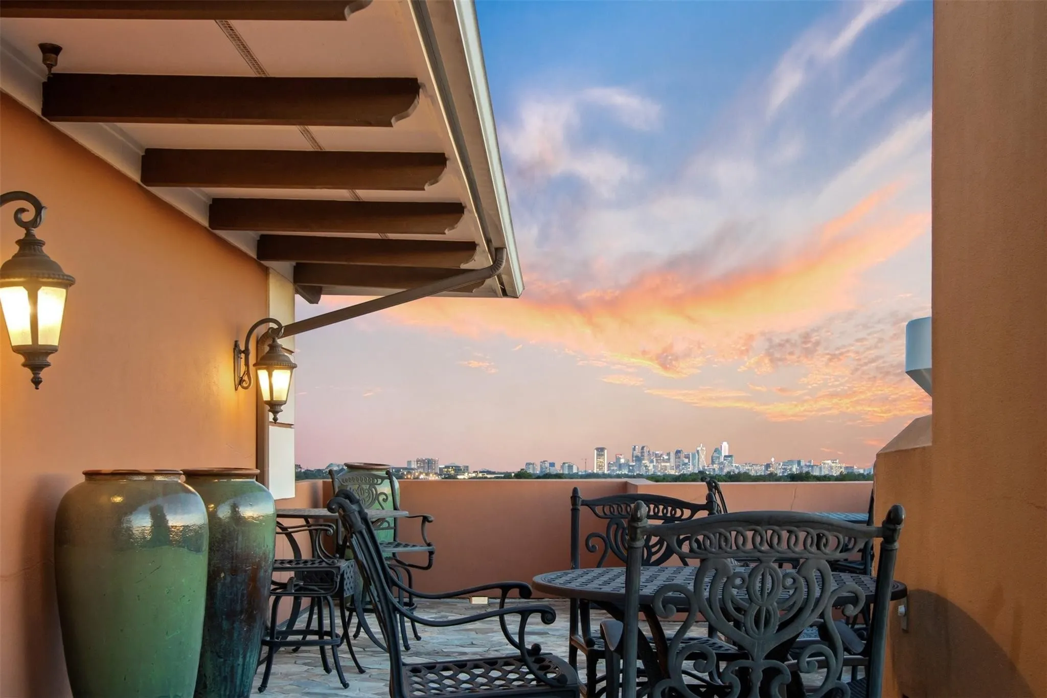 Condominium For Sale in Dallas County , 8616 Turtle Creek Boulevard 323, Dallas, Texas 75225, 2 Bedroom, 3 Bathroom, 2 Garage spaces, 1,288 Sqft, built in 2006, mls#21395554, Real Estate Agent in Dallas, Homes For Sale in Dallas county, Homes For Sale in Dallas, Realtor in Dallas Texas, Real Estate Brokerage Independent Realty Texas, Luminita Cordes Realtor