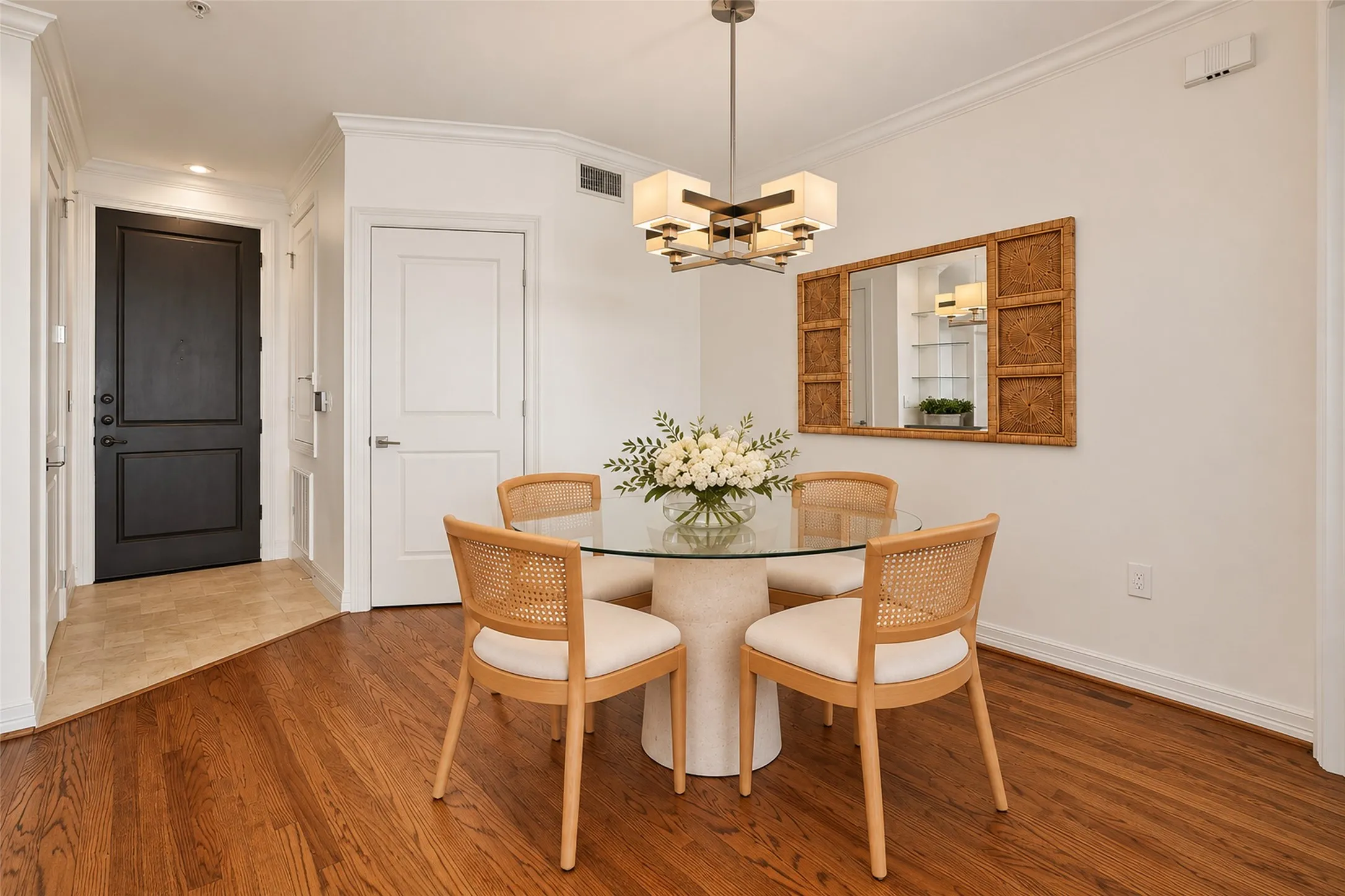 Condominium For Sale in Dallas County , 8616 Turtle Creek Boulevard 323, Dallas, Texas 75225, 2 Bedroom, 3 Bathroom, 2 Garage spaces, 1,288 Sqft, built in 2006, mls#21395554, Real Estate Agent in Dallas, Homes For Sale in Dallas county, Homes For Sale in Dallas, Realtor in Dallas Texas, Real Estate Brokerage Independent Realty Texas, Luminita Cordes Realtor