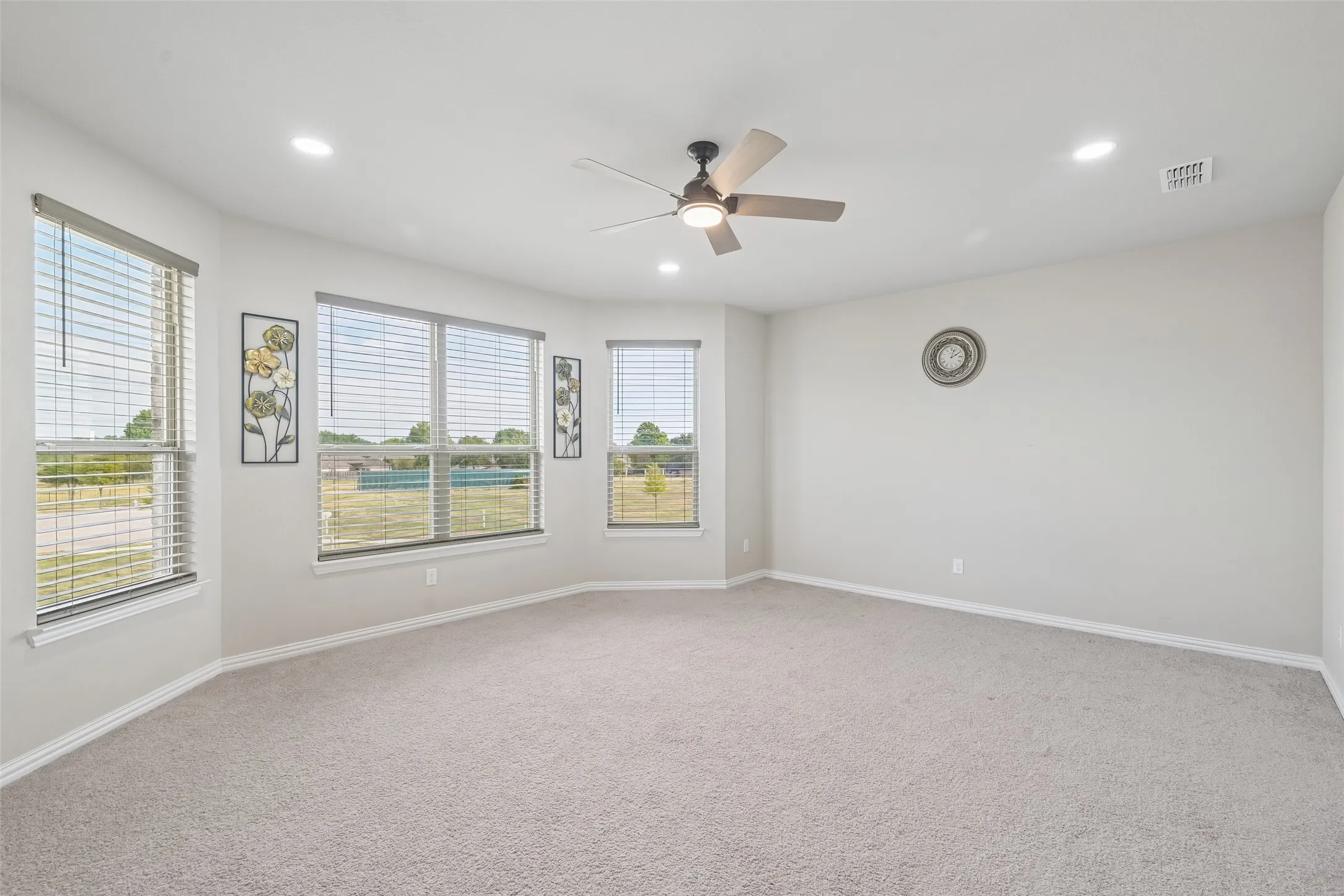Single Family Residence For Sale in Tarrant County , 2923 Grand Lookout Lane, Arlington, Texas 76001, 6 Bedroom, 5 Bathroom, 3 Garage spaces, 4,474 Sqft, built in 2022, mls#21393868, Real Estate Agent in Arlington, Homes For Sale in Tarrant county, Homes For Sale in Arlington, Realtor in Arlington Texas, Real Estate Brokerage Independent Realty Texas, Luminita Cordes Realtor