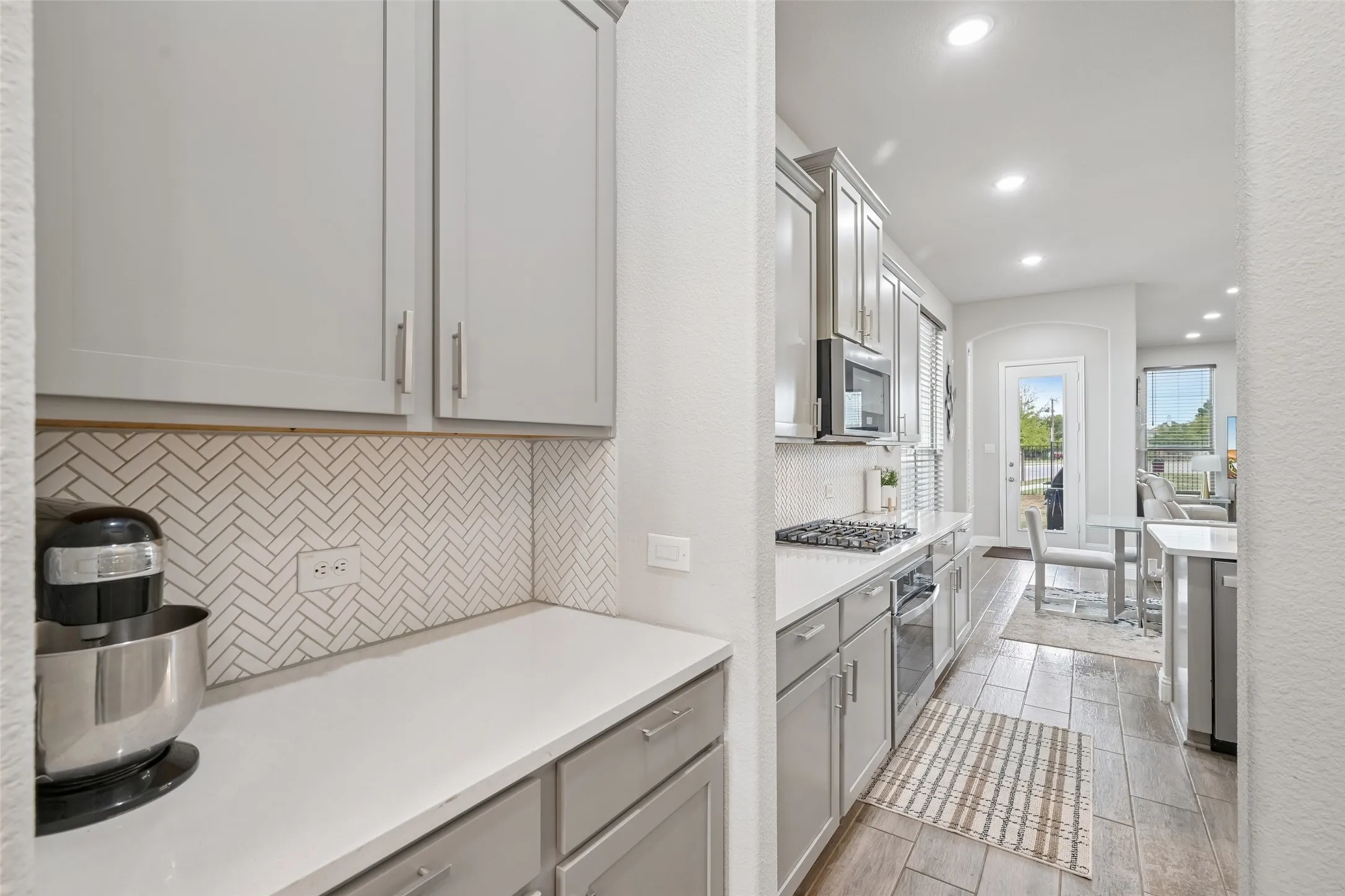Single Family Residence For Sale in Tarrant County , 2923 Grand Lookout Lane, Arlington, Texas 76001, 6 Bedroom, 5 Bathroom, 3 Garage spaces, 4,474 Sqft, built in 2022, mls#21393868, Real Estate Agent in Arlington, Homes For Sale in Tarrant county, Homes For Sale in Arlington, Realtor in Arlington Texas, Real Estate Brokerage Independent Realty Texas, Luminita Cordes Realtor