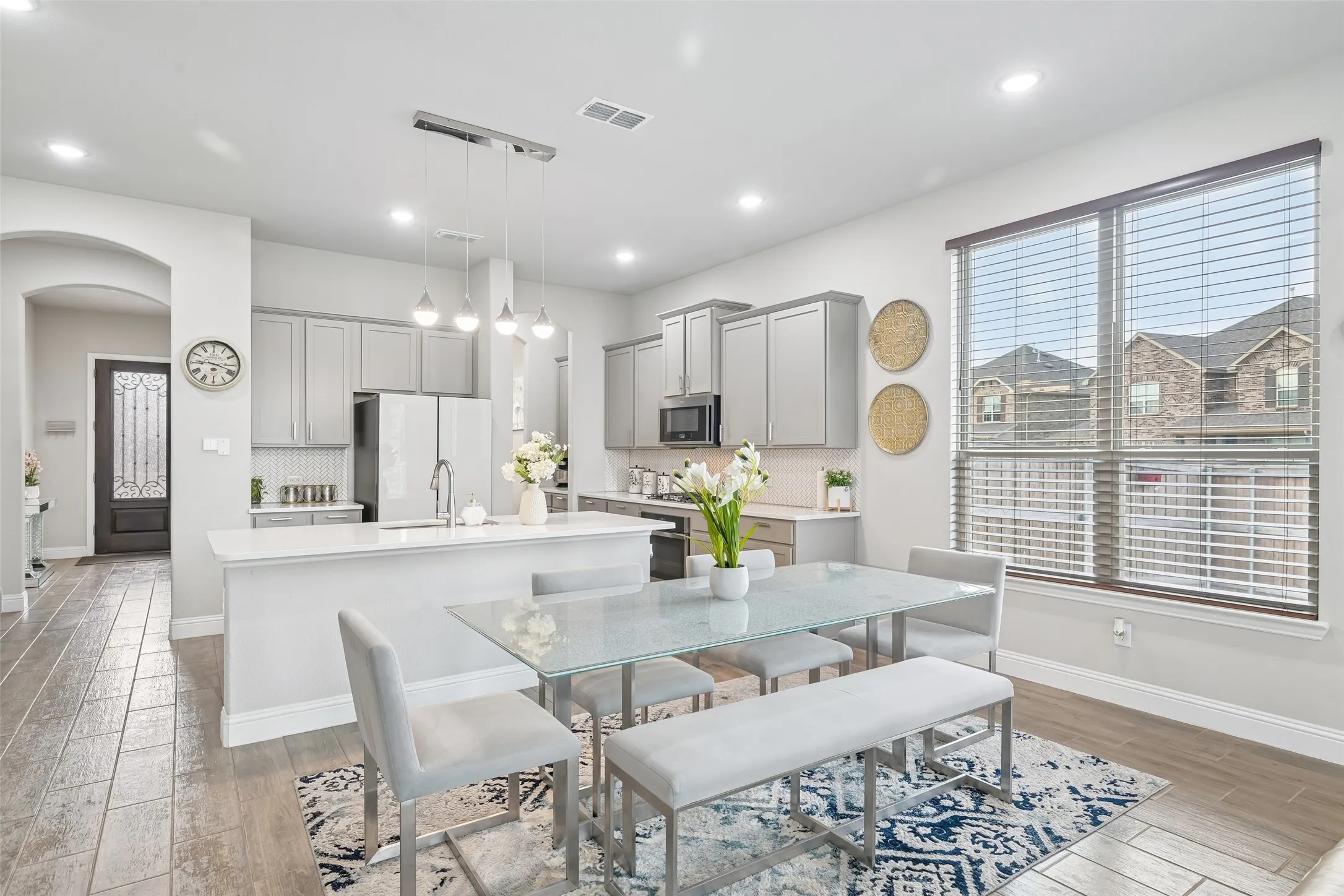 Single Family Residence For Sale in Tarrant County , 2923 Grand Lookout Lane, Arlington, Texas 76001, 6 Bedroom, 5 Bathroom, 3 Garage spaces, 4,474 Sqft, built in 2022, mls#21393868, Real Estate Agent in Arlington, Homes For Sale in Tarrant county, Homes For Sale in Arlington, Realtor in Arlington Texas, Real Estate Brokerage Independent Realty Texas, Luminita Cordes Realtor