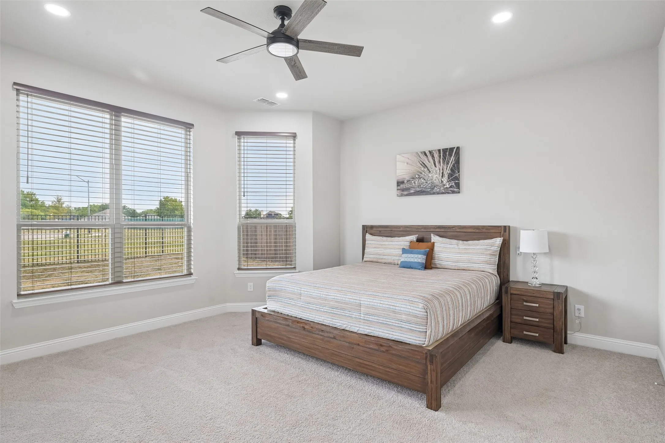 Single Family Residence For Sale in Tarrant County , 2923 Grand Lookout Lane, Arlington, Texas 76001, 6 Bedroom, 5 Bathroom, 3 Garage spaces, 4,474 Sqft, built in 2022, mls#21393868, Real Estate Agent in Arlington, Homes For Sale in Tarrant county, Homes For Sale in Arlington, Realtor in Arlington Texas, Real Estate Brokerage Independent Realty Texas, Luminita Cordes Realtor