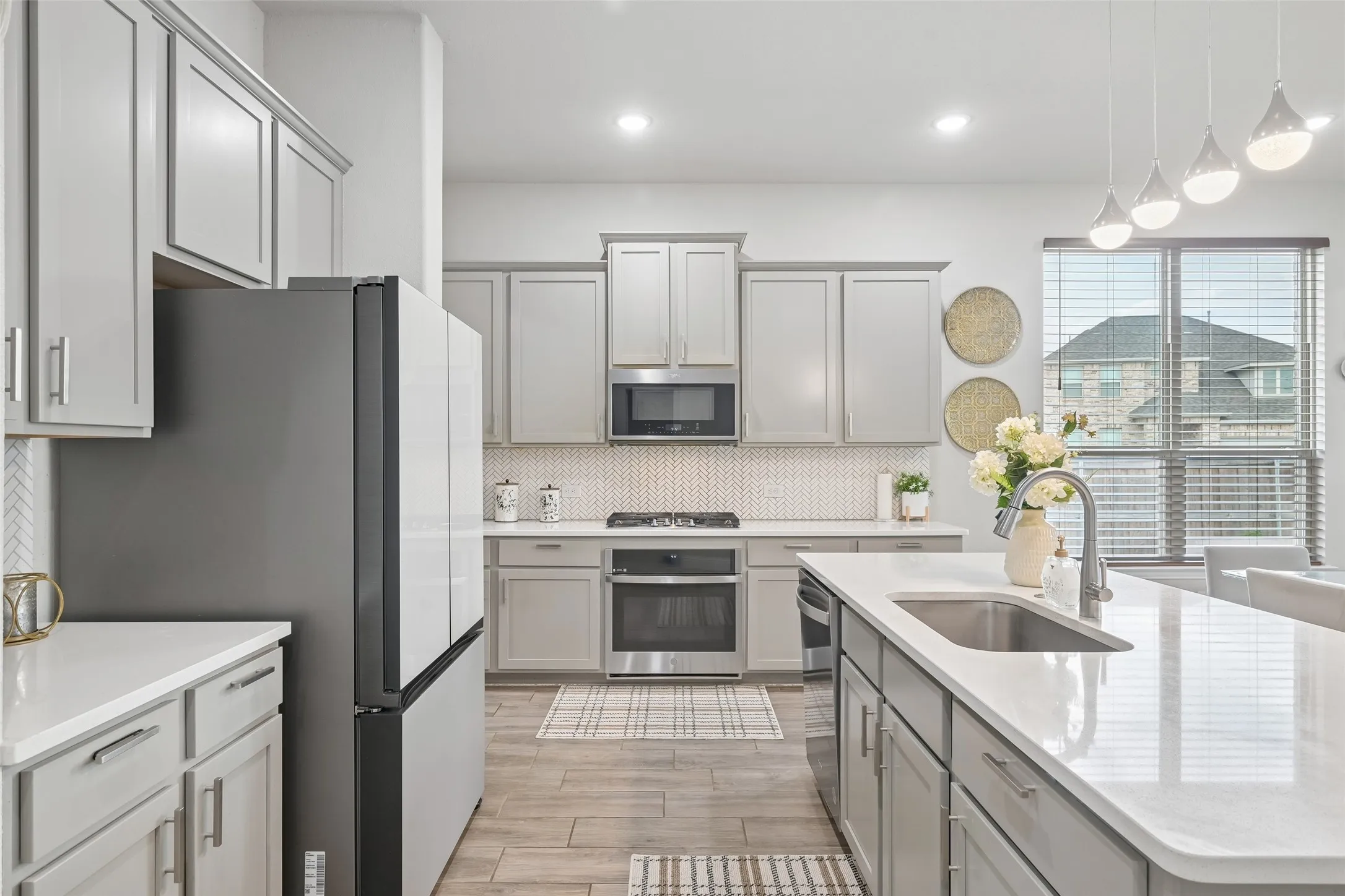Single Family Residence For Sale in Tarrant County , 2923 Grand Lookout Lane, Arlington, Texas 76001, 6 Bedroom, 5 Bathroom, 3 Garage spaces, 4,474 Sqft, built in 2022, mls#21393868, Real Estate Agent in Arlington, Homes For Sale in Tarrant county, Homes For Sale in Arlington, Realtor in Arlington Texas, Real Estate Brokerage Independent Realty Texas, Luminita Cordes Realtor