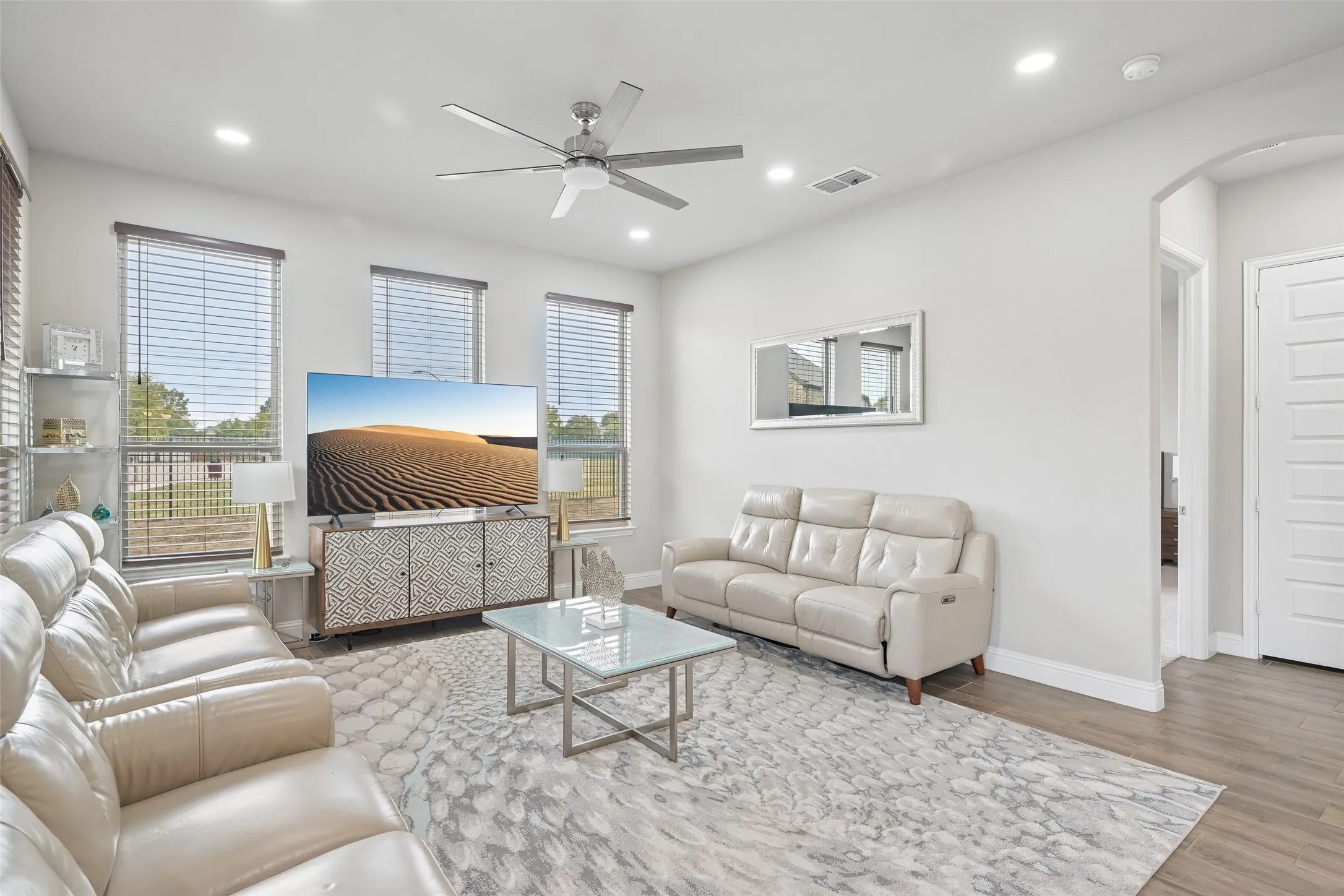Single Family Residence For Sale in Tarrant County , 2923 Grand Lookout Lane, Arlington, Texas 76001, 6 Bedroom, 5 Bathroom, 3 Garage spaces, 4,474 Sqft, built in 2022, mls#21393868, Real Estate Agent in Arlington, Homes For Sale in Tarrant county, Homes For Sale in Arlington, Realtor in Arlington Texas, Real Estate Brokerage Independent Realty Texas, Luminita Cordes Realtor