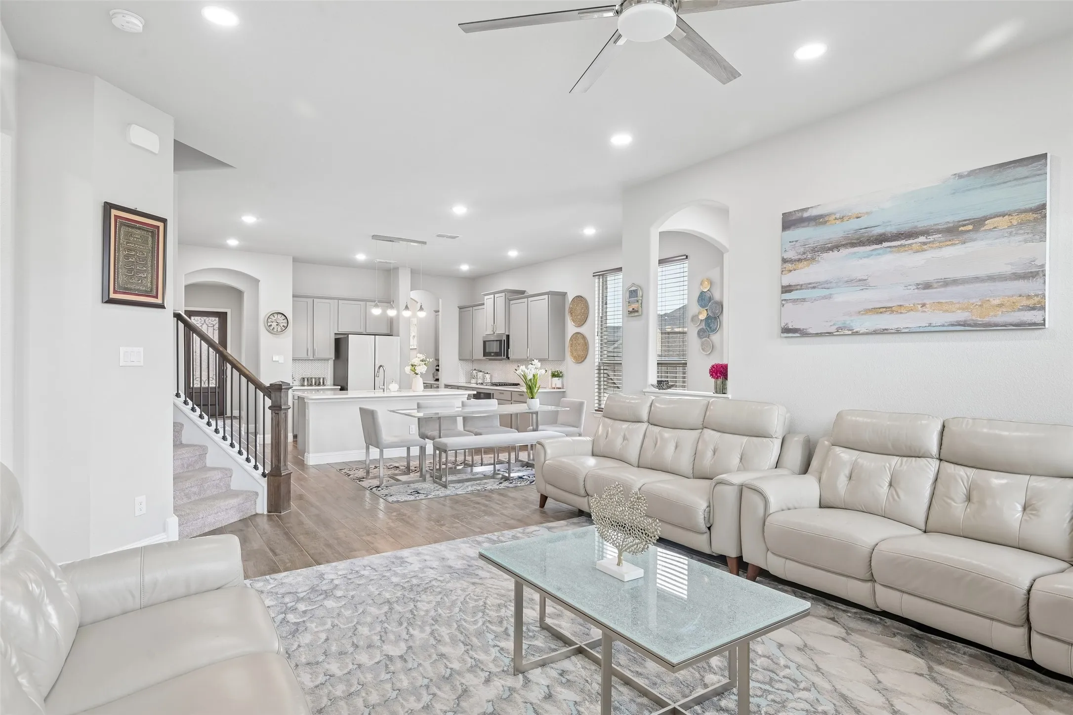 Single Family Residence For Sale in Tarrant County , 2923 Grand Lookout Lane, Arlington, Texas 76001, 6 Bedroom, 5 Bathroom, 3 Garage spaces, 4,474 Sqft, built in 2022, mls#21393868, Real Estate Agent in Arlington, Homes For Sale in Tarrant county, Homes For Sale in Arlington, Realtor in Arlington Texas, Real Estate Brokerage Independent Realty Texas, Luminita Cordes Realtor