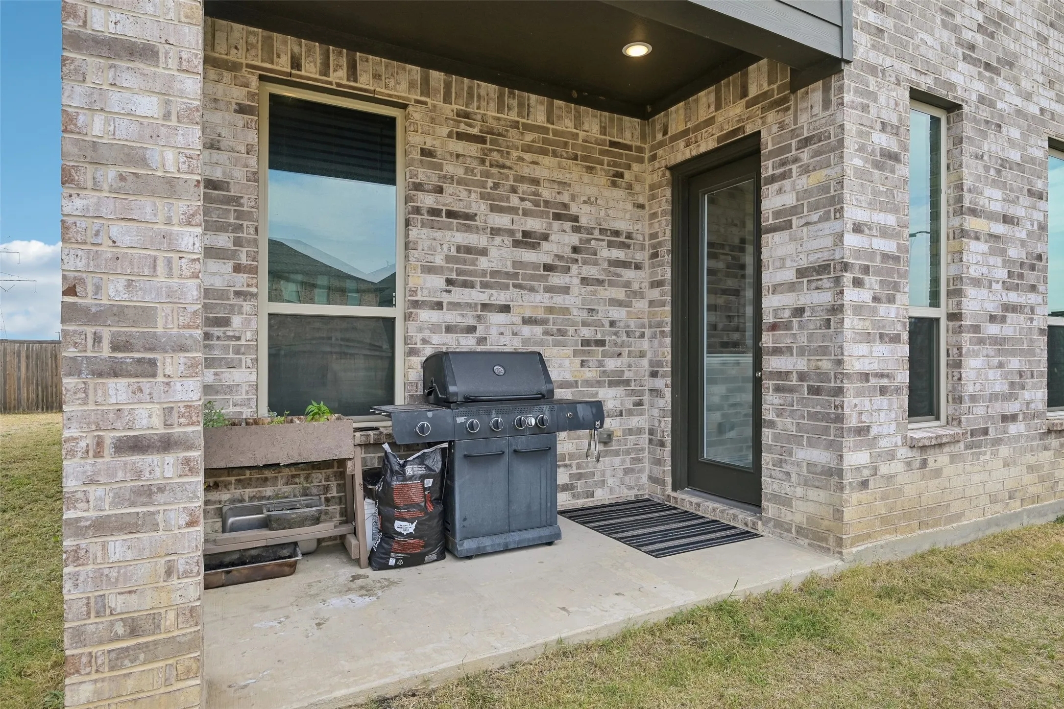 Single Family Residence For Sale in Tarrant County , 2923 Grand Lookout Lane, Arlington, Texas 76001, 6 Bedroom, 5 Bathroom, 3 Garage spaces, 4,474 Sqft, built in 2022, mls#21393868, Real Estate Agent in Arlington, Homes For Sale in Tarrant county, Homes For Sale in Arlington, Realtor in Arlington Texas, Real Estate Brokerage Independent Realty Texas, Luminita Cordes Realtor