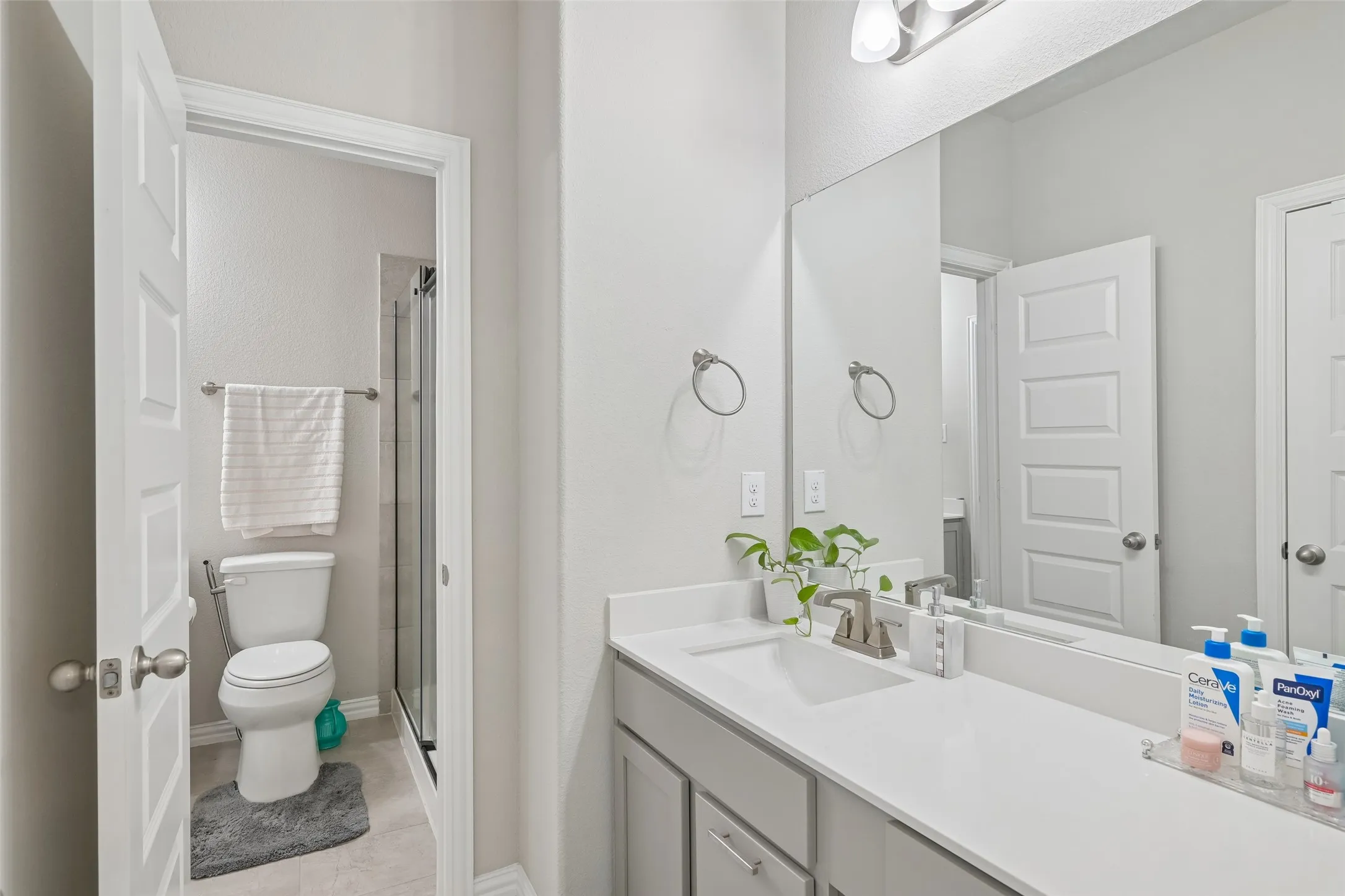 Single Family Residence For Sale in Tarrant County , 2923 Grand Lookout Lane, Arlington, Texas 76001, 6 Bedroom, 5 Bathroom, 3 Garage spaces, 4,474 Sqft, built in 2022, mls#21393868, Real Estate Agent in Arlington, Homes For Sale in Tarrant county, Homes For Sale in Arlington, Realtor in Arlington Texas, Real Estate Brokerage Independent Realty Texas, Luminita Cordes Realtor