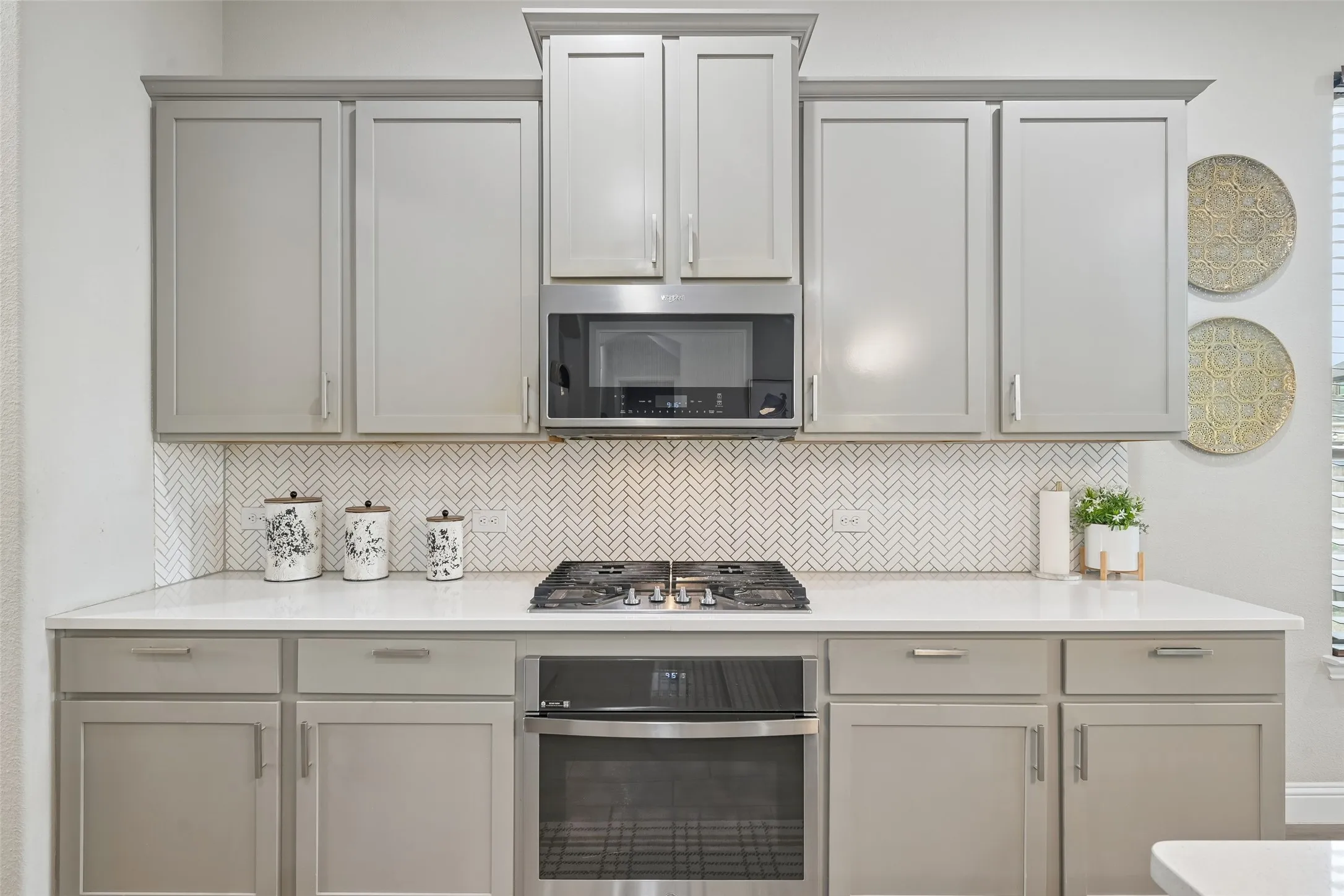 Single Family Residence For Sale in Tarrant County , 2923 Grand Lookout Lane, Arlington, Texas 76001, 6 Bedroom, 5 Bathroom, 3 Garage spaces, 4,474 Sqft, built in 2022, mls#21393868, Real Estate Agent in Arlington, Homes For Sale in Tarrant county, Homes For Sale in Arlington, Realtor in Arlington Texas, Real Estate Brokerage Independent Realty Texas, Luminita Cordes Realtor