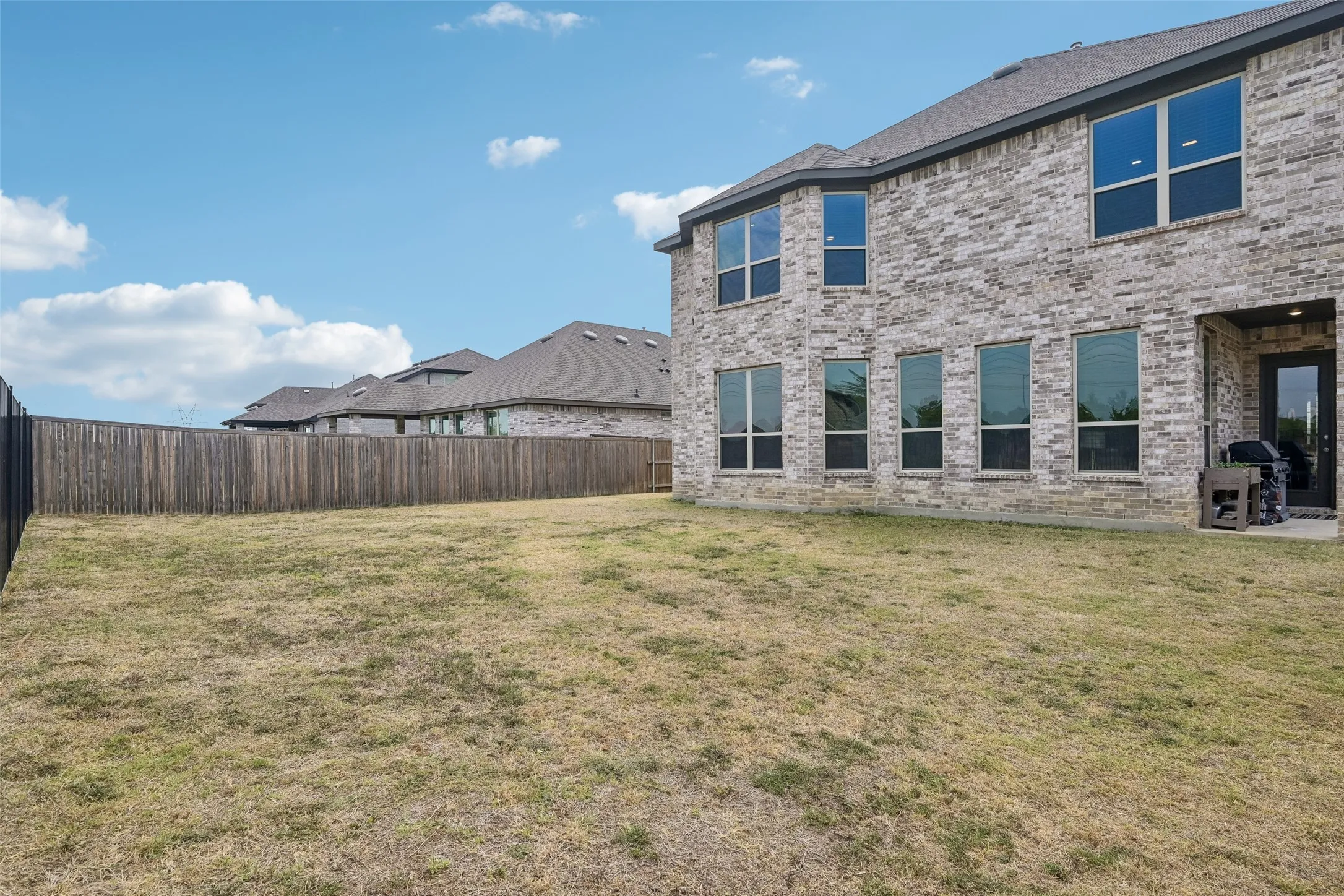 Single Family Residence For Sale in Tarrant County , 2923 Grand Lookout Lane, Arlington, Texas 76001, 6 Bedroom, 5 Bathroom, 3 Garage spaces, 4,474 Sqft, built in 2022, mls#21393868, Real Estate Agent in Arlington, Homes For Sale in Tarrant county, Homes For Sale in Arlington, Realtor in Arlington Texas, Real Estate Brokerage Independent Realty Texas, Luminita Cordes Realtor