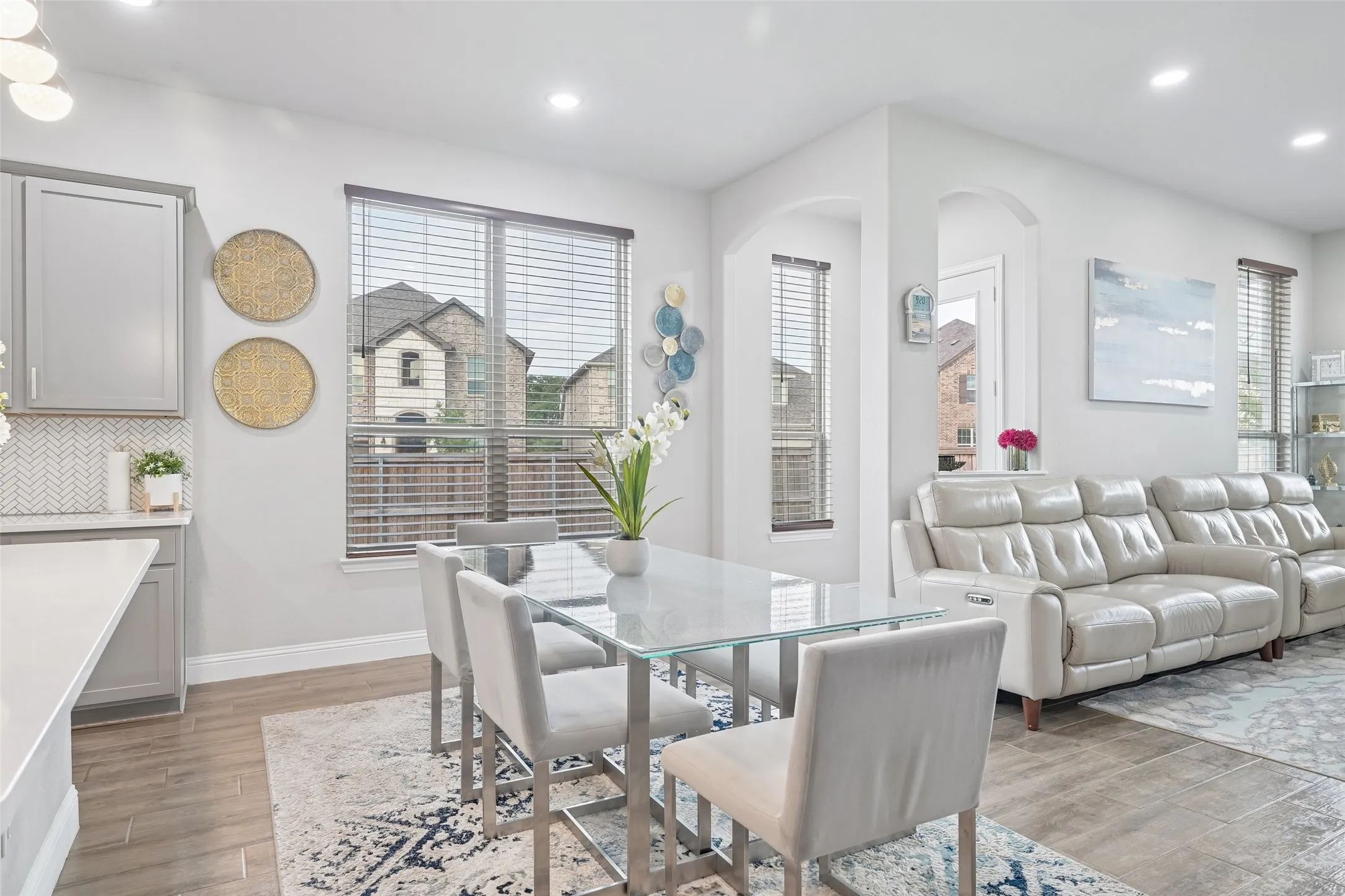 Single Family Residence For Sale in Tarrant County , 2923 Grand Lookout Lane, Arlington, Texas 76001, 6 Bedroom, 5 Bathroom, 3 Garage spaces, 4,474 Sqft, built in 2022, mls#21393868, Real Estate Agent in Arlington, Homes For Sale in Tarrant county, Homes For Sale in Arlington, Realtor in Arlington Texas, Real Estate Brokerage Independent Realty Texas, Luminita Cordes Realtor