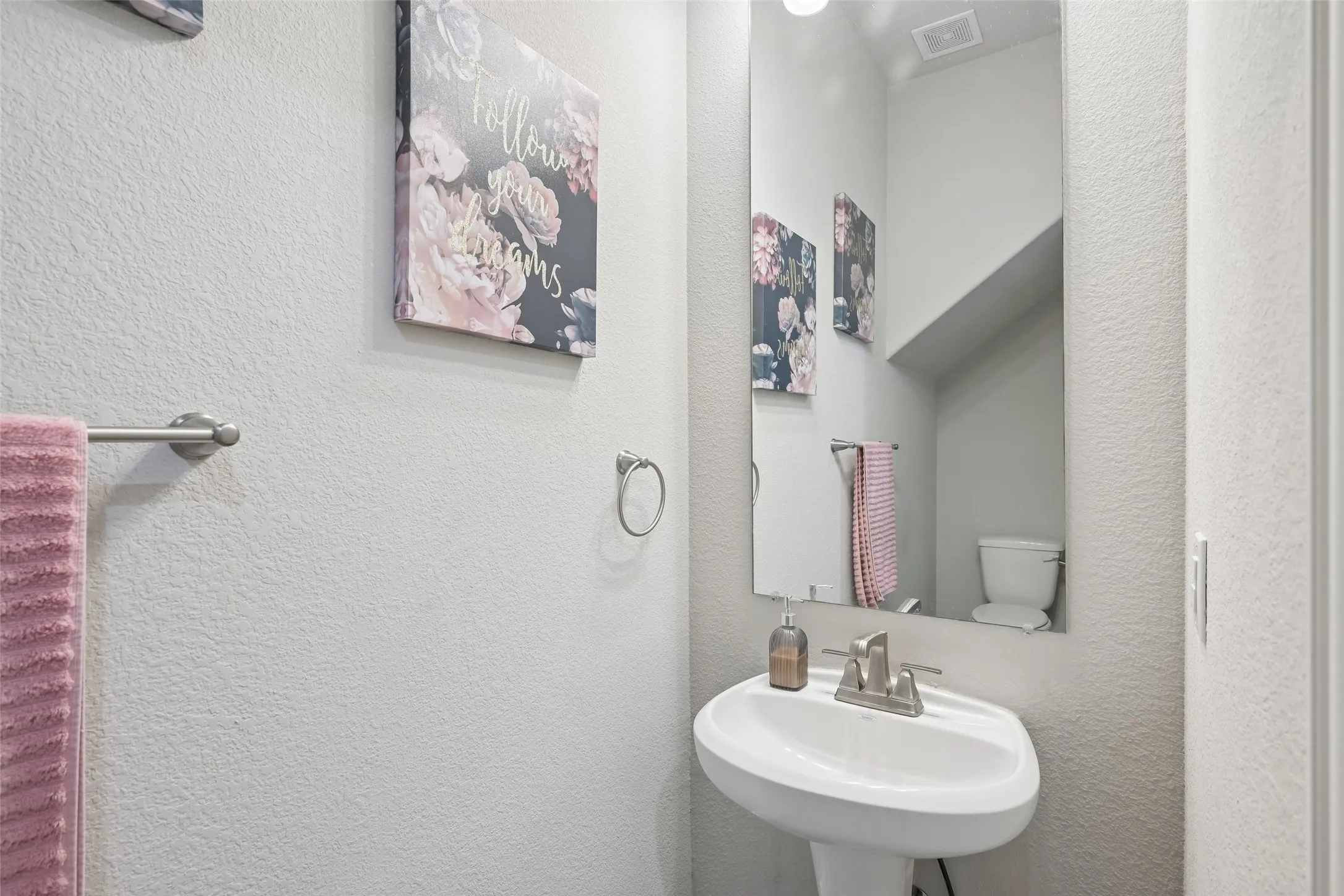 Single Family Residence For Sale in Tarrant County , 2923 Grand Lookout Lane, Arlington, Texas 76001, 6 Bedroom, 5 Bathroom, 3 Garage spaces, 4,474 Sqft, built in 2022, mls#21393868, Real Estate Agent in Arlington, Homes For Sale in Tarrant county, Homes For Sale in Arlington, Realtor in Arlington Texas, Real Estate Brokerage Independent Realty Texas, Luminita Cordes Realtor
