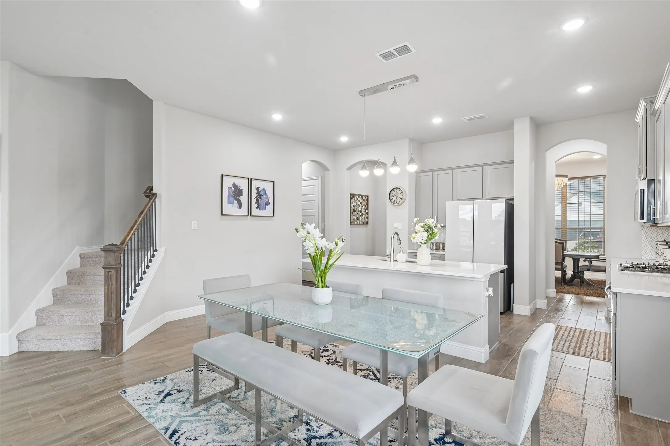 Single Family Residence For Sale in Tarrant County , 2923 Grand Lookout Lane, Arlington, Texas 76001, 6 Bedroom, 5 Bathroom, 3 Garage spaces, 4,474 Sqft, built in 2022, mls#21393868, Real Estate Agent in Arlington, Homes For Sale in Tarrant county, Homes For Sale in Arlington, Realtor in Arlington Texas, Real Estate Brokerage Independent Realty Texas, Luminita Cordes Realtor