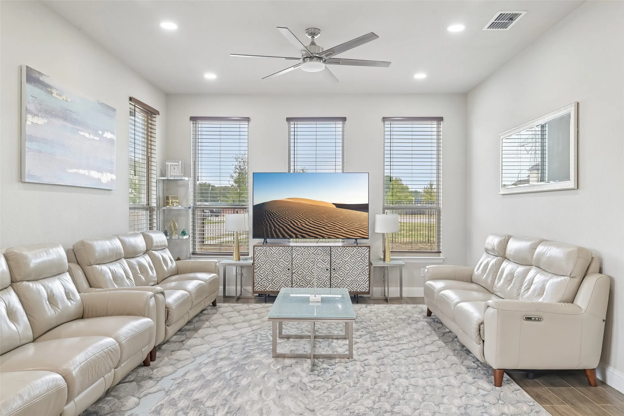 Single Family Residence For Sale in Tarrant County , 2923 Grand Lookout Lane, Arlington, Texas 76001, 6 Bedroom, 5 Bathroom, 3 Garage spaces, 4,474 Sqft, built in 2022, mls#21393868, Real Estate Agent in Arlington, Homes For Sale in Tarrant county, Homes For Sale in Arlington, Realtor in Arlington Texas, Real Estate Brokerage Independent Realty Texas, Luminita Cordes Realtor