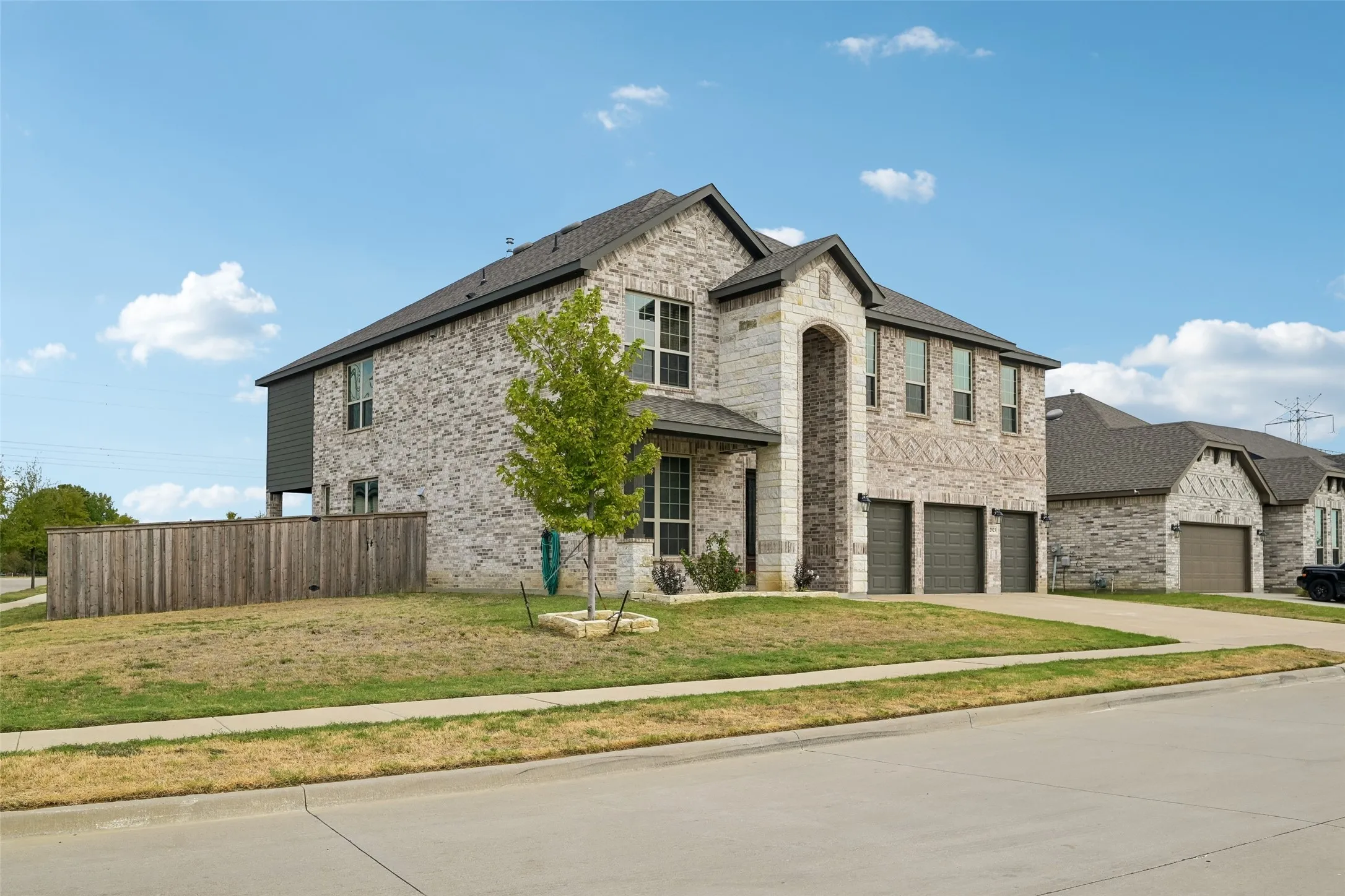 Single Family Residence For Sale in Tarrant County , 2923 Grand Lookout Lane, Arlington, Texas 76001, 6 Bedroom, 5 Bathroom, 3 Garage spaces, 4,474 Sqft, built in 2022, mls#21393868, Real Estate Agent in Arlington, Homes For Sale in Tarrant county, Homes For Sale in Arlington, Realtor in Arlington Texas, Real Estate Brokerage Independent Realty Texas, Luminita Cordes Realtor