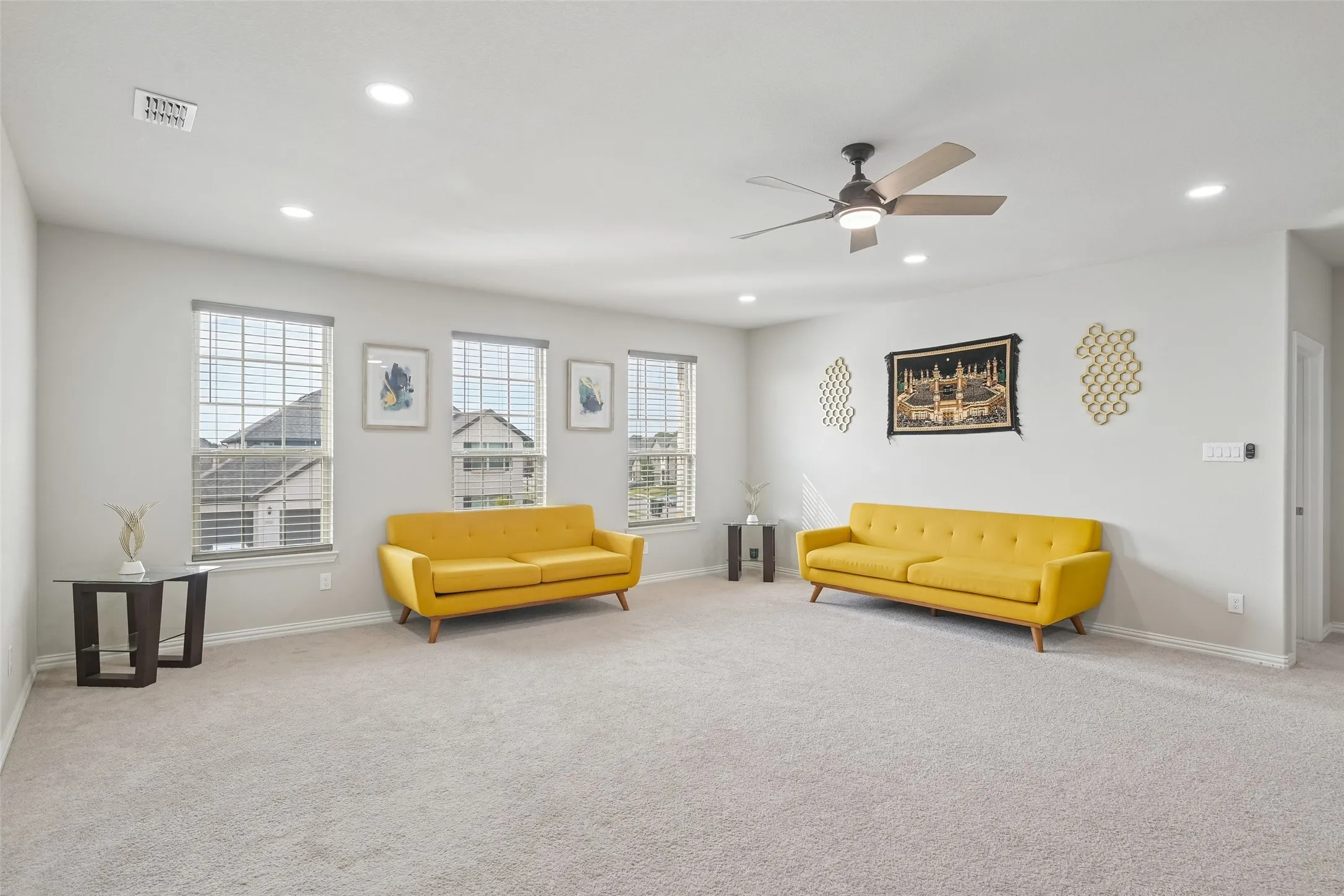 Single Family Residence For Sale in Tarrant County , 2923 Grand Lookout Lane, Arlington, Texas 76001, 6 Bedroom, 5 Bathroom, 3 Garage spaces, 4,474 Sqft, built in 2022, mls#21393868, Real Estate Agent in Arlington, Homes For Sale in Tarrant county, Homes For Sale in Arlington, Realtor in Arlington Texas, Real Estate Brokerage Independent Realty Texas, Luminita Cordes Realtor