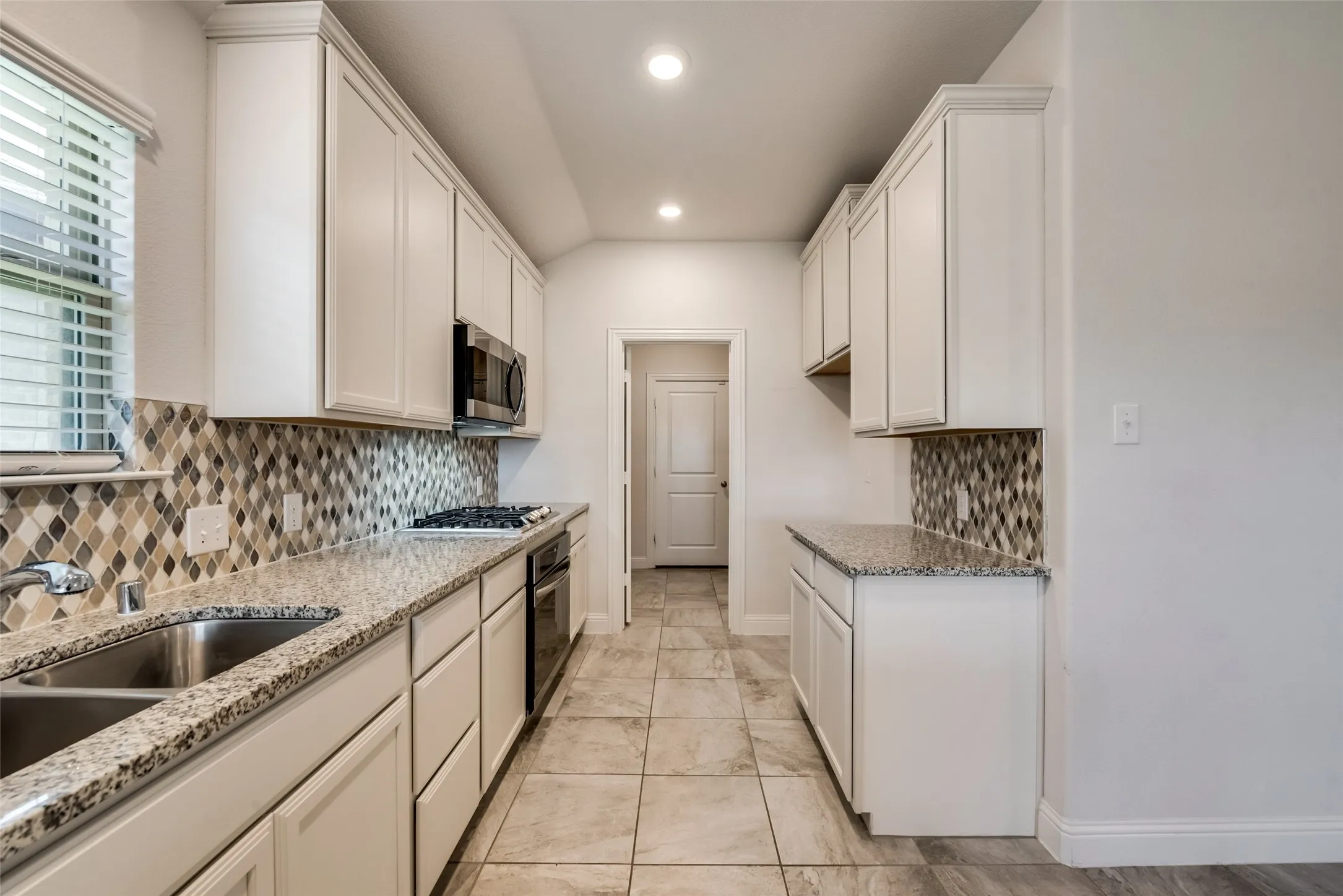 Single Family Residence For Rent in Collin County , 1211 Freestone Drive, Melissa, Texas 75454, 3 Bedroom, 2 Bathroom, 2 Garage spaces, 1,628 Sqft, built in 2019, mls#21398241, Real Estate Agent in Melissa, Homes For Rent in Collin county, Homes For Rent in Melissa, Realtor in Melissa Texas, Real Estate Brokerage Independent Realty Texas, Luminita Cordes Realtor