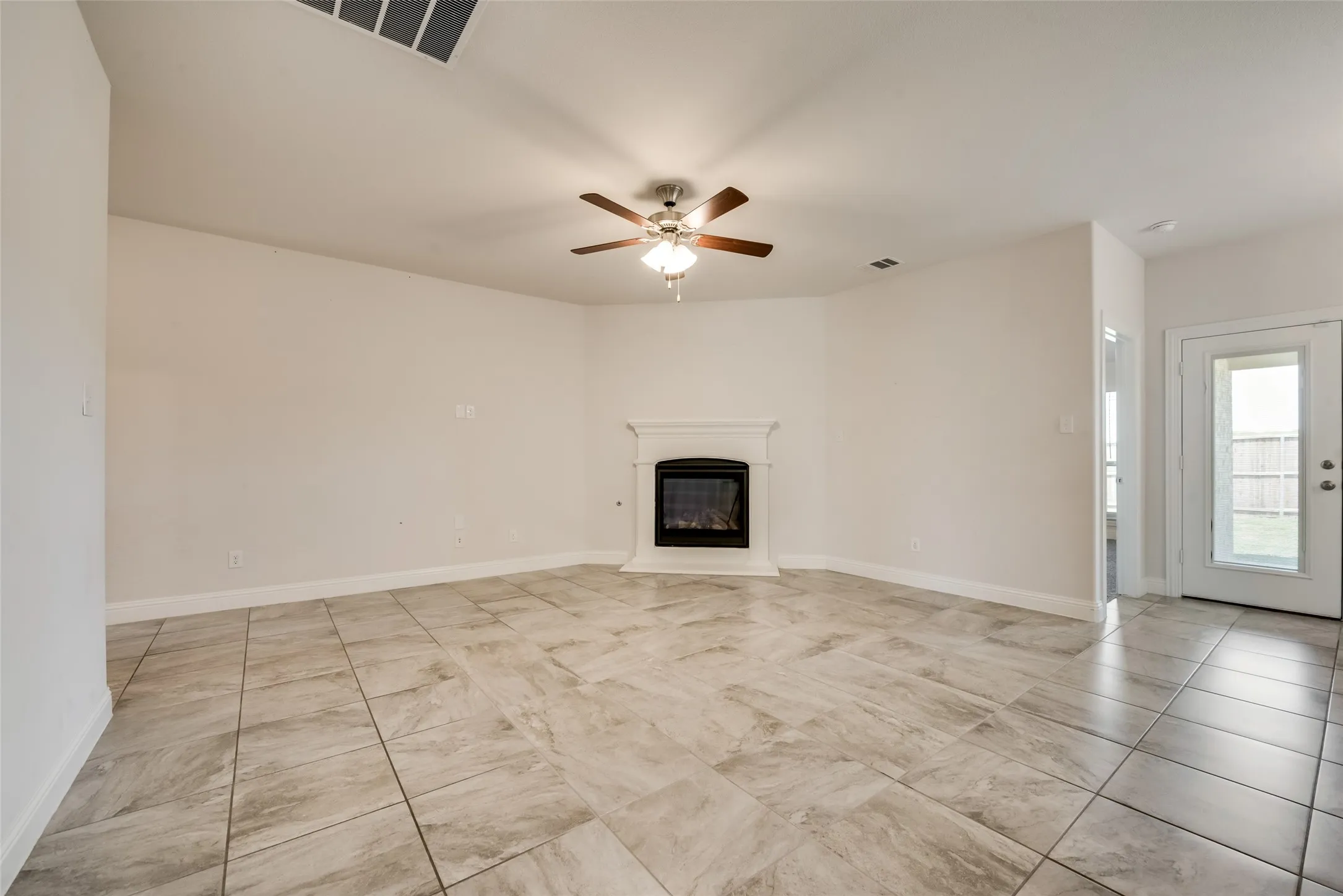 Single Family Residence For Rent in Collin County , 1211 Freestone Drive, Melissa, Texas 75454, 3 Bedroom, 2 Bathroom, 2 Garage spaces, 1,628 Sqft, built in 2019, mls#21398241, Real Estate Agent in Melissa, Homes For Rent in Collin county, Homes For Rent in Melissa, Realtor in Melissa Texas, Real Estate Brokerage Independent Realty Texas, Luminita Cordes Realtor