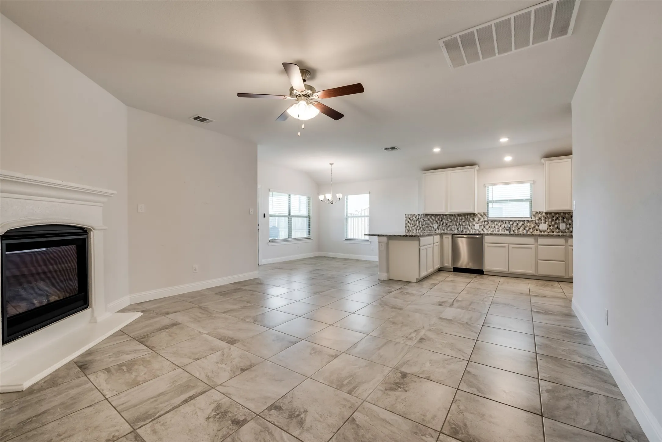 Single Family Residence For Rent in Collin County , 1211 Freestone Drive, Melissa, Texas 75454, 3 Bedroom, 2 Bathroom, 2 Garage spaces, 1,628 Sqft, built in 2019, mls#21398241, Real Estate Agent in Melissa, Homes For Rent in Collin county, Homes For Rent in Melissa, Realtor in Melissa Texas, Real Estate Brokerage Independent Realty Texas, Luminita Cordes Realtor