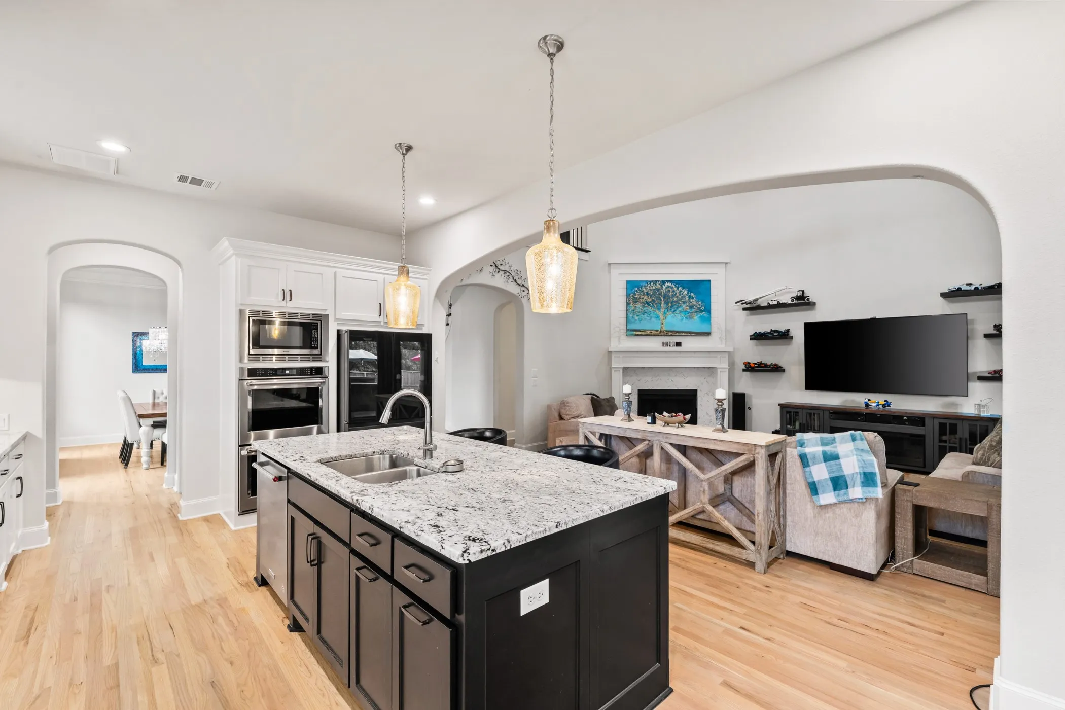 Single Family Residence For Sale in Denton County , 4608 Darlington Drive, Flower Mound, Texas 75022, 5 Bedroom, 7 Bathroom, 3 Garage spaces, 4,638 Sqft, built in 2017, mls#21393972, Real Estate Agent in Flower Mound, Homes For Sale in Denton county, Homes For Sale in Flower Mound, Realtor in Flower Mound Texas, Real Estate Brokerage Independent Realty Texas, Luminita Cordes Realtor