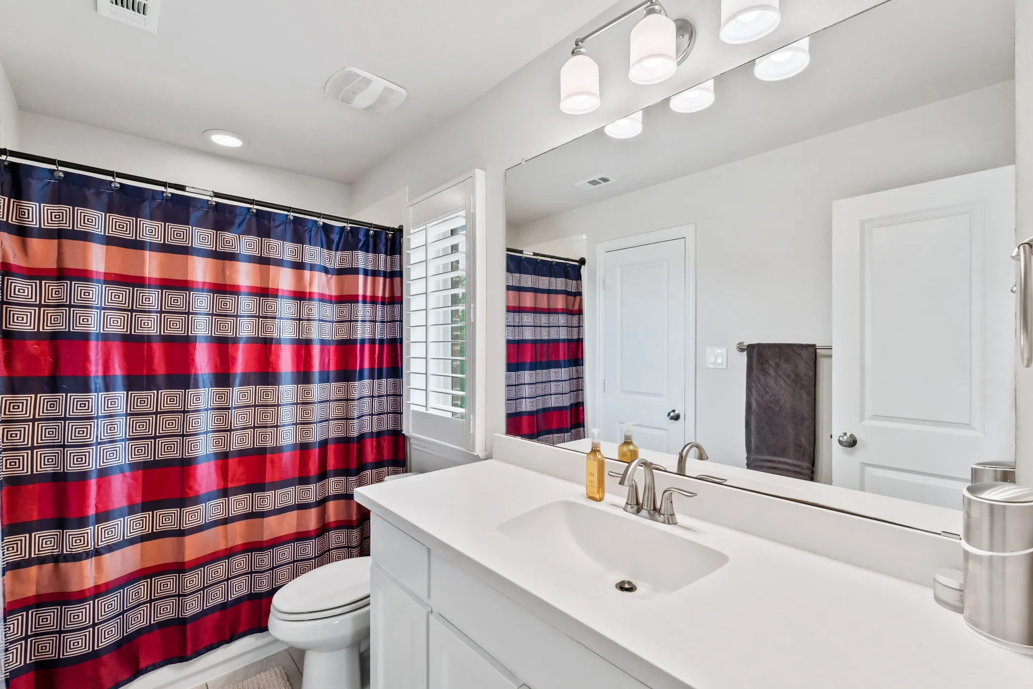 Single Family Residence For Sale in Denton County , 4608 Darlington Drive, Flower Mound, Texas 75022, 5 Bedroom, 7 Bathroom, 3 Garage spaces, 4,638 Sqft, built in 2017, mls#21393972, Real Estate Agent in Flower Mound, Homes For Sale in Denton county, Homes For Sale in Flower Mound, Realtor in Flower Mound Texas, Real Estate Brokerage Independent Realty Texas, Luminita Cordes Realtor