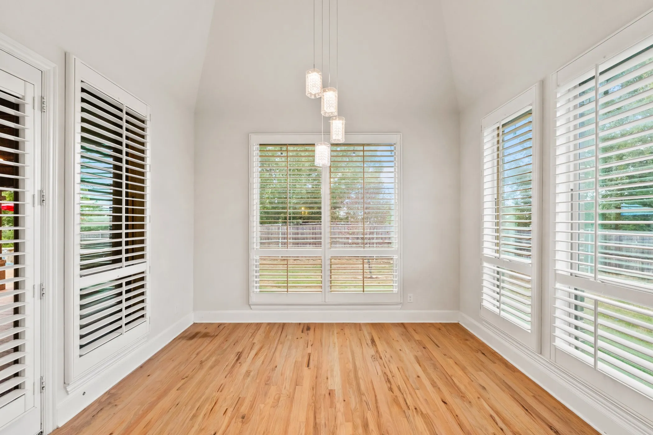 Single Family Residence For Sale in Denton County , 4608 Darlington Drive, Flower Mound, Texas 75022, 5 Bedroom, 7 Bathroom, 3 Garage spaces, 4,638 Sqft, built in 2017, mls#21393972, Real Estate Agent in Flower Mound, Homes For Sale in Denton county, Homes For Sale in Flower Mound, Realtor in Flower Mound Texas, Real Estate Brokerage Independent Realty Texas, Luminita Cordes Realtor