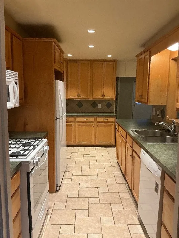 Single Family Residence For Rent in Dallas County , 13630 Onyx Lane, Farmers Branch, Texas 75234, 4 Bedroom, 2 Bathroom, 2 Garage spaces, 2,096 Sqft, built in 1961, mls#21398252, Real Estate Agent in Farmers Branch, Homes For Rent in Dallas county, Homes For Rent in Farmers Branch, Realtor in Farmers Branch Texas, Real Estate Brokerage Independent Realty Texas, Luminita Cordes Realtor