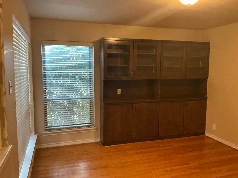 Single Family Residence For Rent in Dallas County , 13630 Onyx Lane, Farmers Branch, Texas 75234, 4 Bedroom, 2 Bathroom, 2 Garage spaces, 2,096 Sqft, built in 1961, mls#21398252, Real Estate Agent in Farmers Branch, Homes For Rent in Dallas county, Homes For Rent in Farmers Branch, Realtor in Farmers Branch Texas, Real Estate Brokerage Independent Realty Texas, Luminita Cordes Realtor
