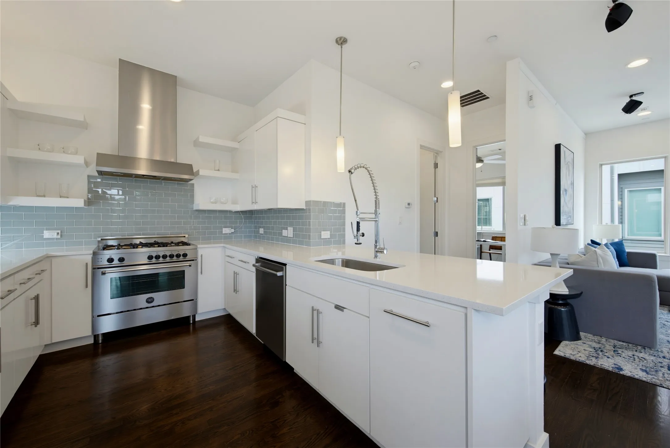 Condominium For Rent in Dallas County , 1915 Summit Avenue 1, Dallas, Texas 75206, 3 Bedroom, 3 Bathroom, 2 Garage spaces, 1,936 Sqft, built in 2015, mls#21398239, Real Estate Agent in Dallas, Homes For Rent in Dallas county, Homes For Rent in Dallas, Realtor in Dallas Texas, Real Estate Brokerage Independent Realty Texas, Luminita Cordes Realtor
