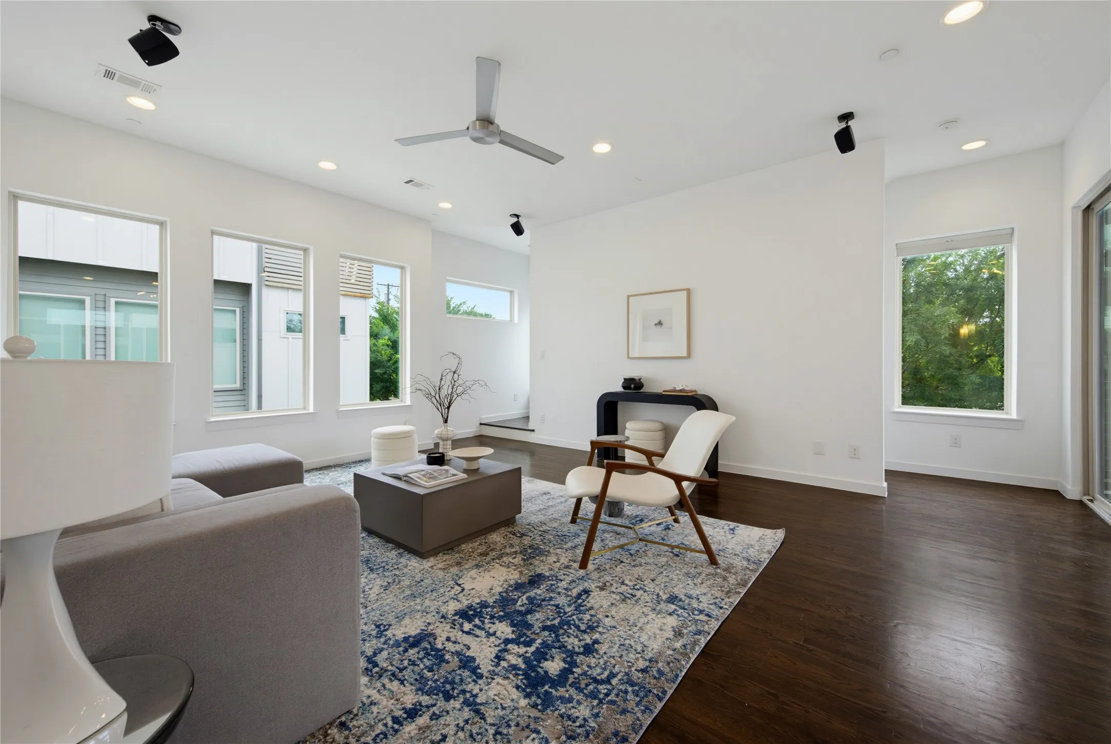 Condominium For Rent in Dallas County , 1915 Summit Avenue 1, Dallas, Texas 75206, 3 Bedroom, 3 Bathroom, 2 Garage spaces, 1,936 Sqft, built in 2015, mls#21398239, Real Estate Agent in Dallas, Homes For Rent in Dallas county, Homes For Rent in Dallas, Realtor in Dallas Texas, Real Estate Brokerage Independent Realty Texas, Luminita Cordes Realtor