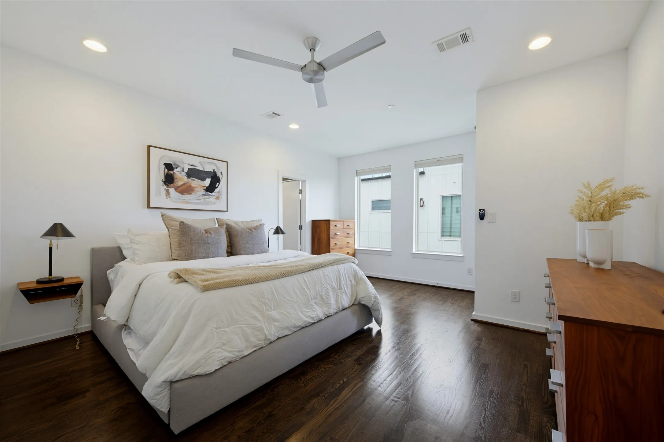 Condominium For Rent in Dallas County , 1915 Summit Avenue 1, Dallas, Texas 75206, 3 Bedroom, 3 Bathroom, 2 Garage spaces, 1,936 Sqft, built in 2015, mls#21398239, Real Estate Agent in Dallas, Homes For Rent in Dallas county, Homes For Rent in Dallas, Realtor in Dallas Texas, Real Estate Brokerage Independent Realty Texas, Luminita Cordes Realtor