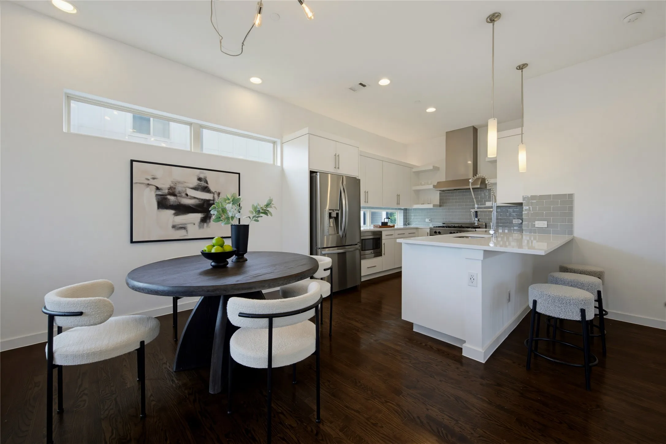 Condominium For Rent in Dallas County , 1915 Summit Avenue 1, Dallas, Texas 75206, 3 Bedroom, 3 Bathroom, 2 Garage spaces, 1,936 Sqft, built in 2015, mls#21398239, Real Estate Agent in Dallas, Homes For Rent in Dallas county, Homes For Rent in Dallas, Realtor in Dallas Texas, Real Estate Brokerage Independent Realty Texas, Luminita Cordes Realtor