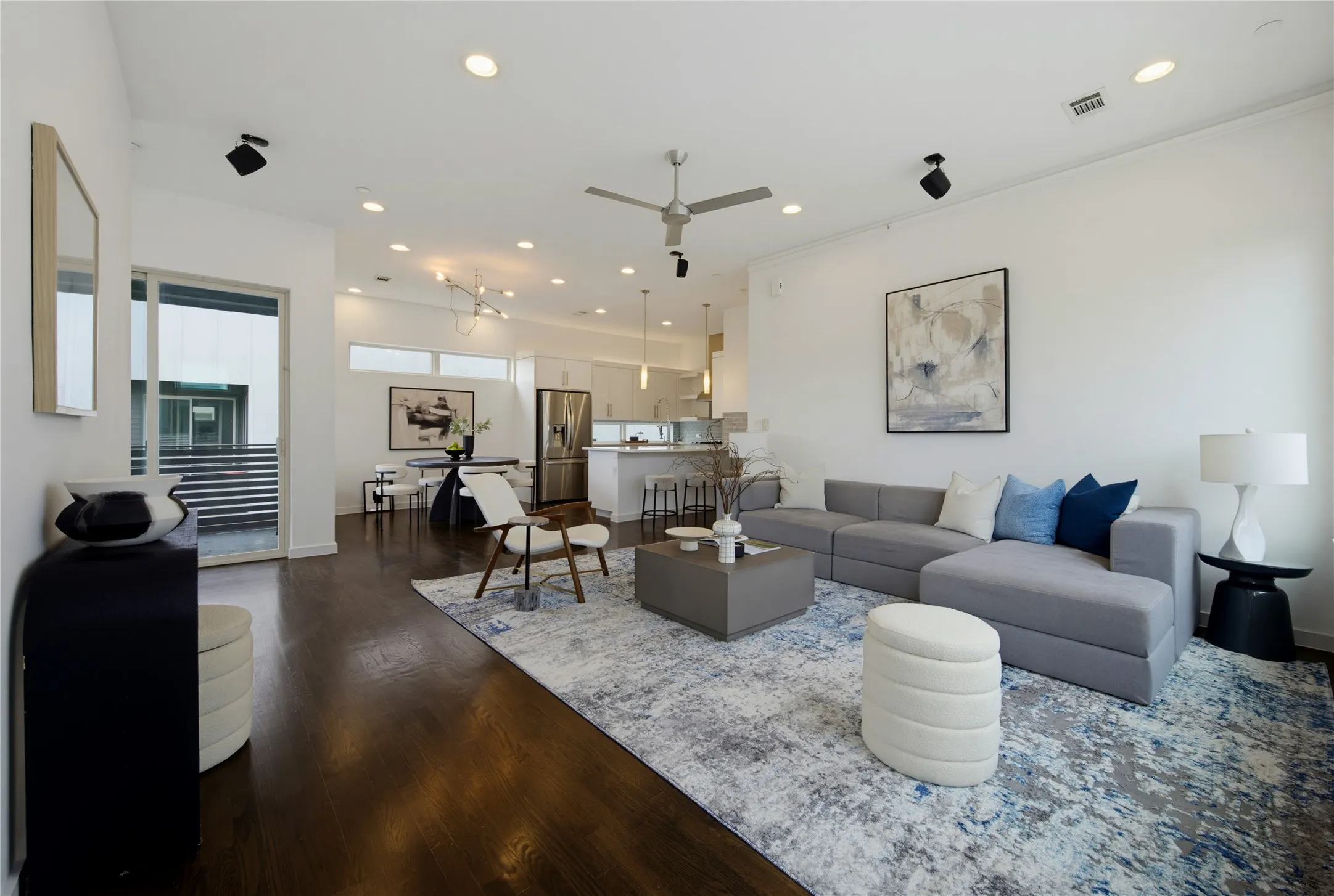 Condominium For Rent in Dallas County , 1915 Summit Avenue 1, Dallas, Texas 75206, 3 Bedroom, 3 Bathroom, 2 Garage spaces, 1,936 Sqft, built in 2015, mls#21398239, Real Estate Agent in Dallas, Homes For Rent in Dallas county, Homes For Rent in Dallas, Realtor in Dallas Texas, Real Estate Brokerage Independent Realty Texas, Luminita Cordes Realtor