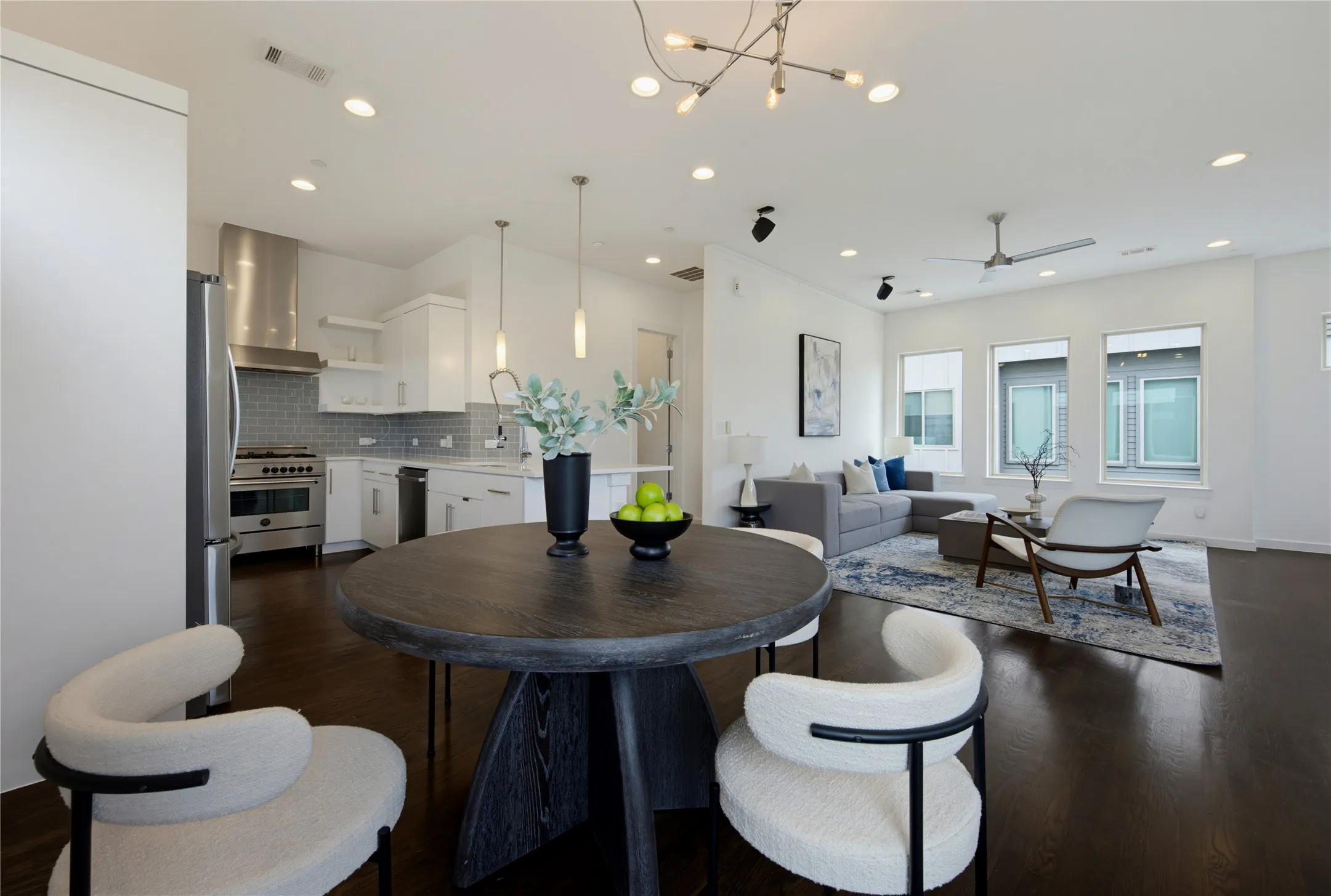 Condominium For Rent in Dallas County , 1915 Summit Avenue 1, Dallas, Texas 75206, 3 Bedroom, 3 Bathroom, 2 Garage spaces, 1,936 Sqft, built in 2015, mls#21398239, Real Estate Agent in Dallas, Homes For Rent in Dallas county, Homes For Rent in Dallas, Realtor in Dallas Texas, Real Estate Brokerage Independent Realty Texas, Luminita Cordes Realtor