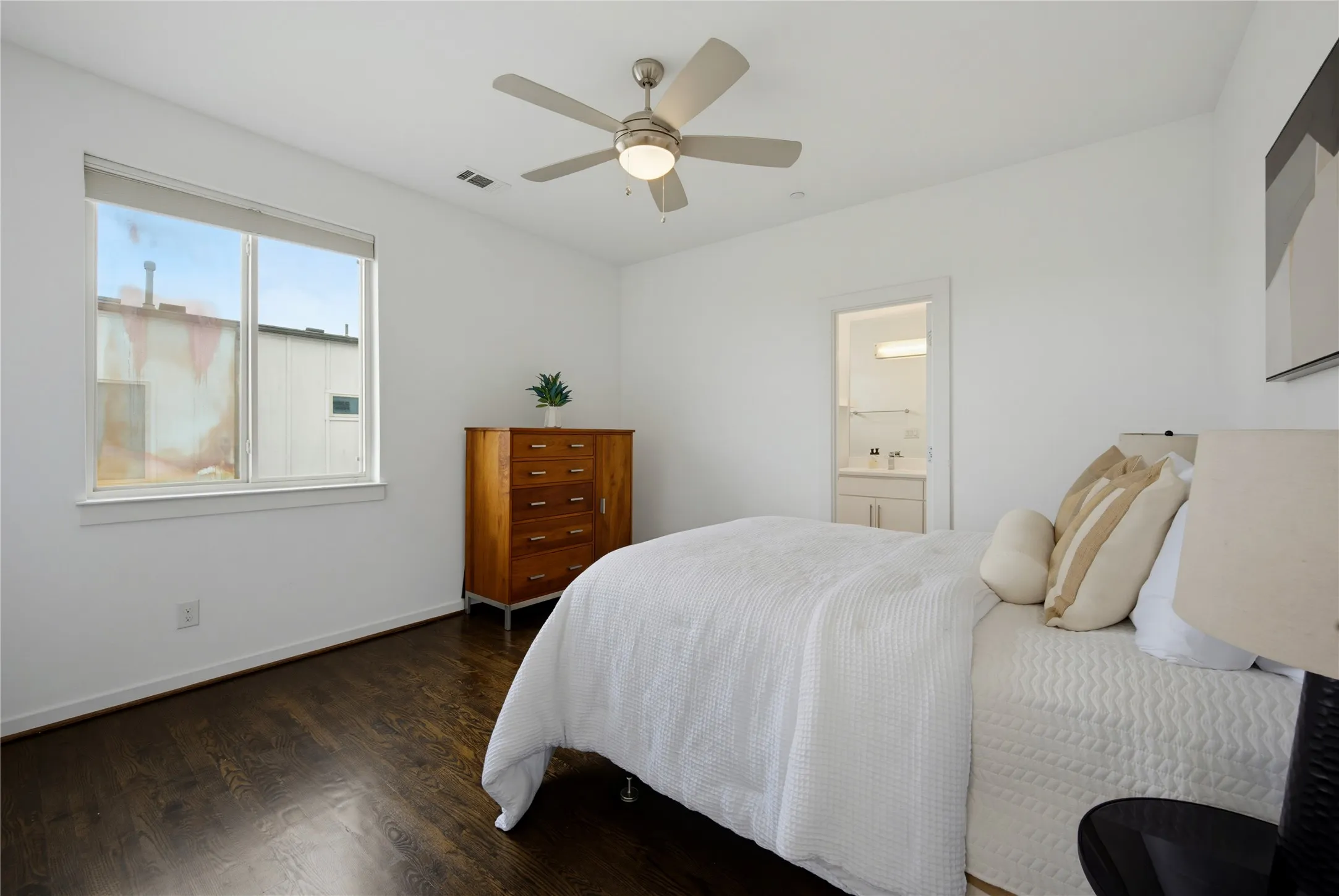 Condominium For Rent in Dallas County , 1915 Summit Avenue 1, Dallas, Texas 75206, 3 Bedroom, 3 Bathroom, 2 Garage spaces, 1,936 Sqft, built in 2015, mls#21398239, Real Estate Agent in Dallas, Homes For Rent in Dallas county, Homes For Rent in Dallas, Realtor in Dallas Texas, Real Estate Brokerage Independent Realty Texas, Luminita Cordes Realtor