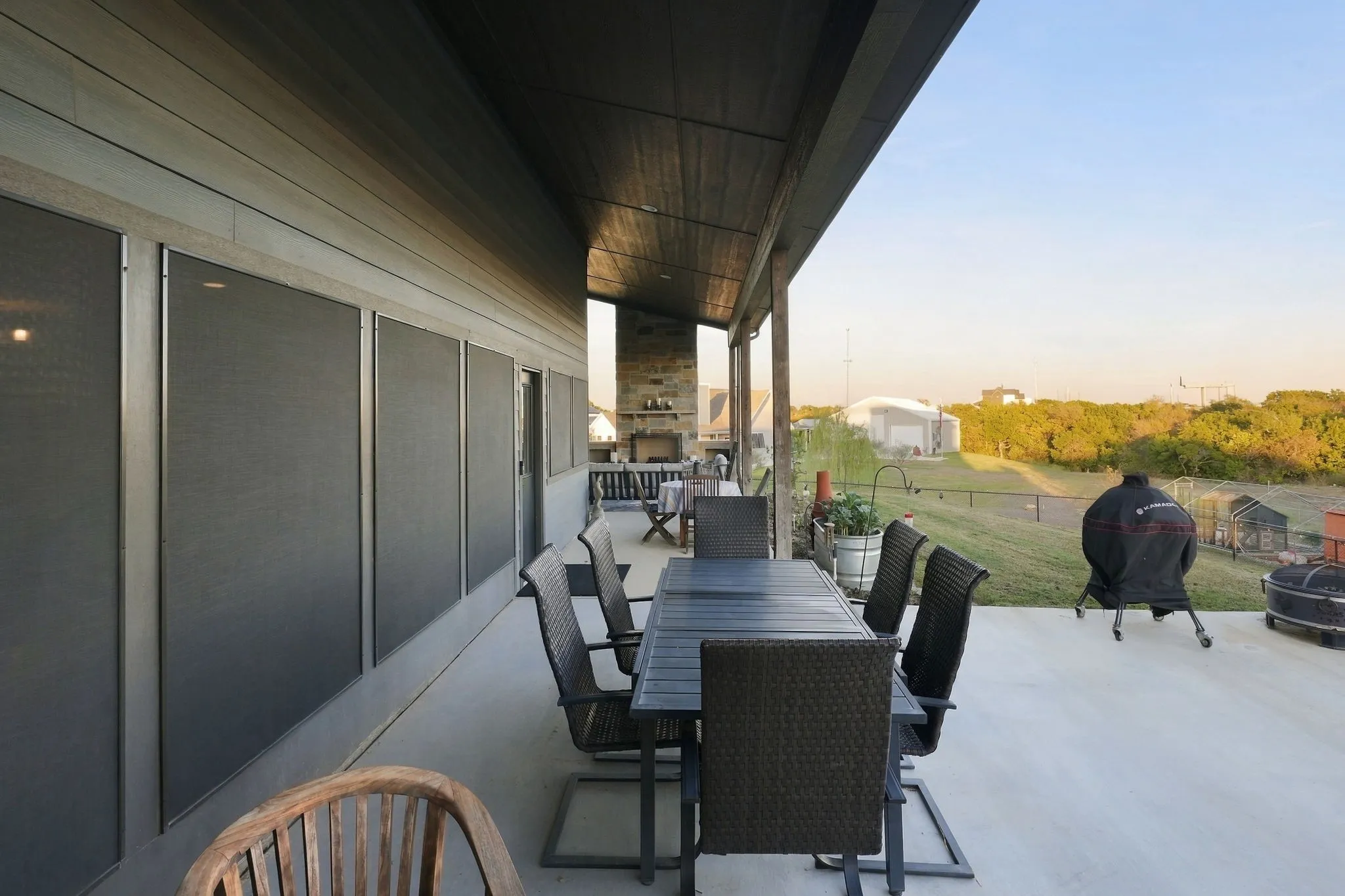 Large back covered patio