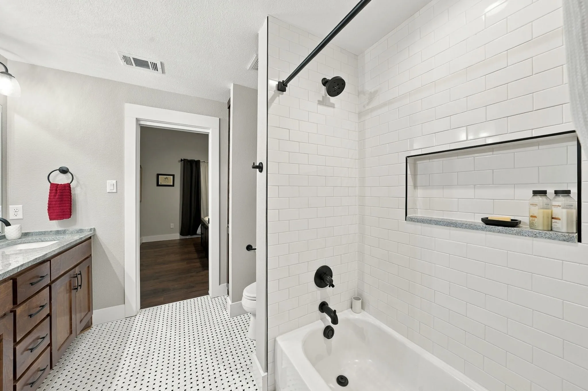 Guest bathroom with entrance to bedroom and hallway